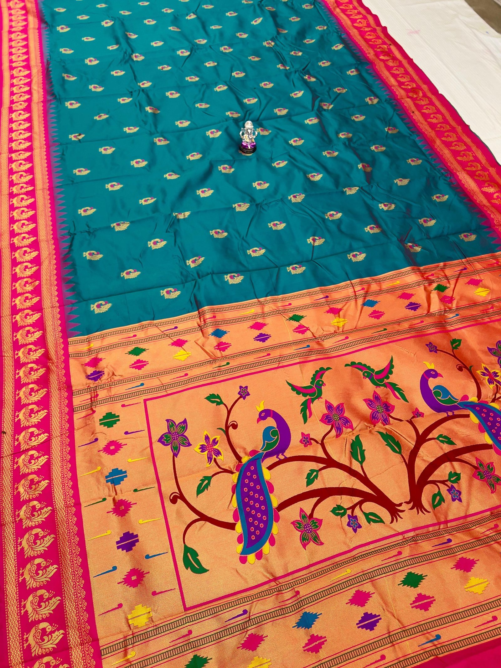 9 Vaar 2 Peacocks Design