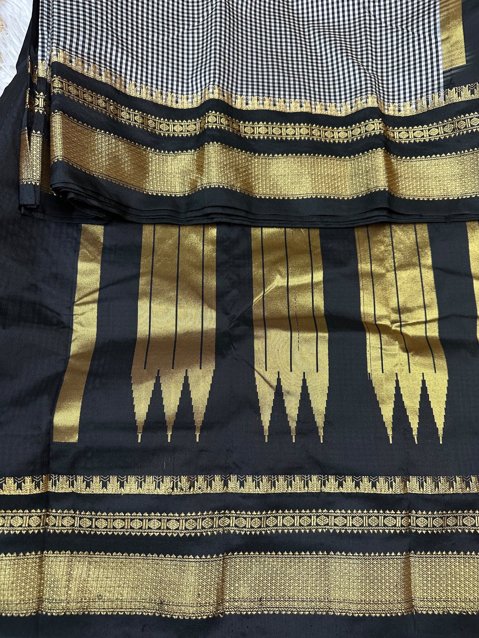 Ilkal Tum Tum Checks Saree image 7