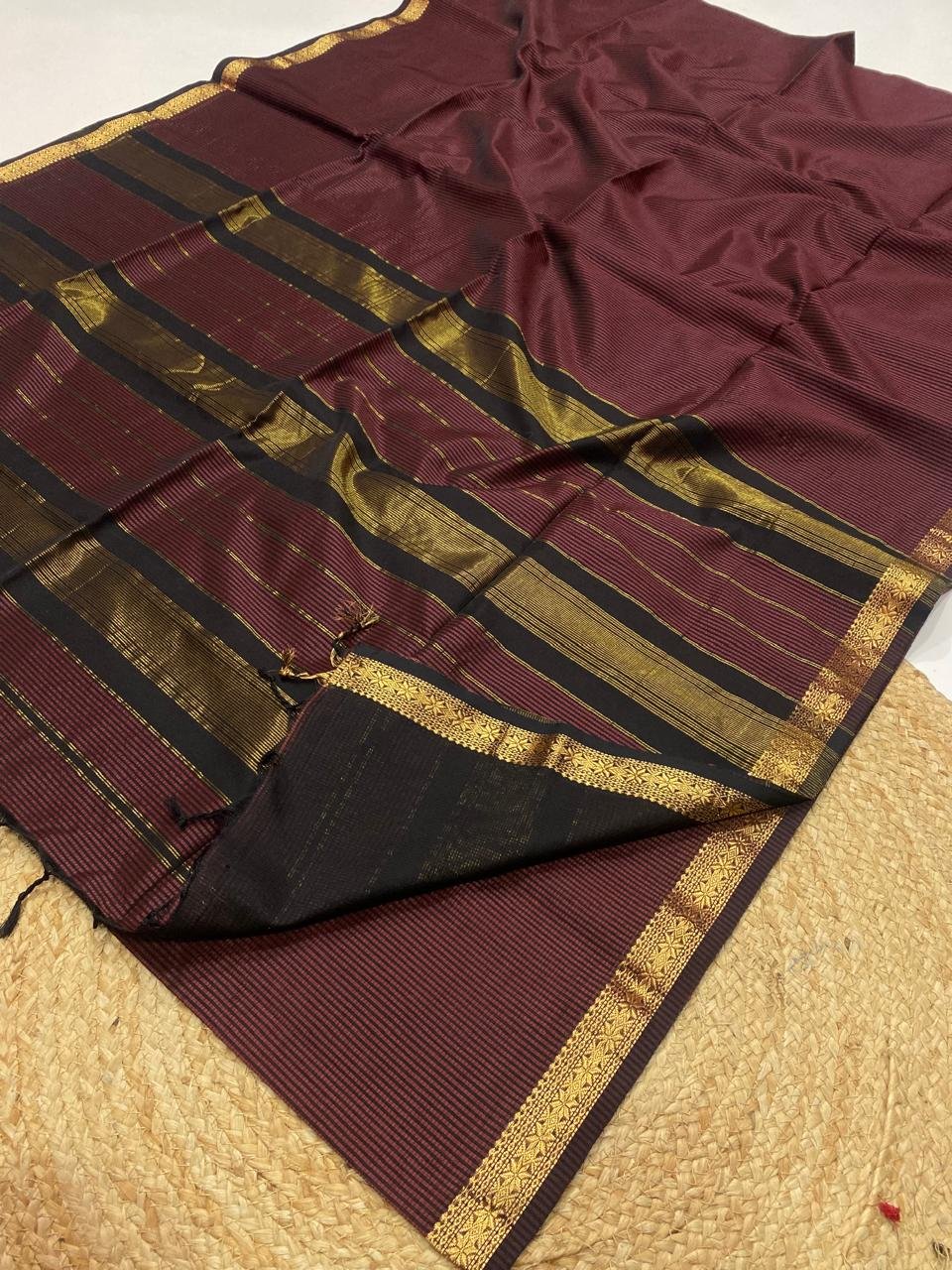 Traditional Maheshwari Handloom Garbh Reshami Saree image 5