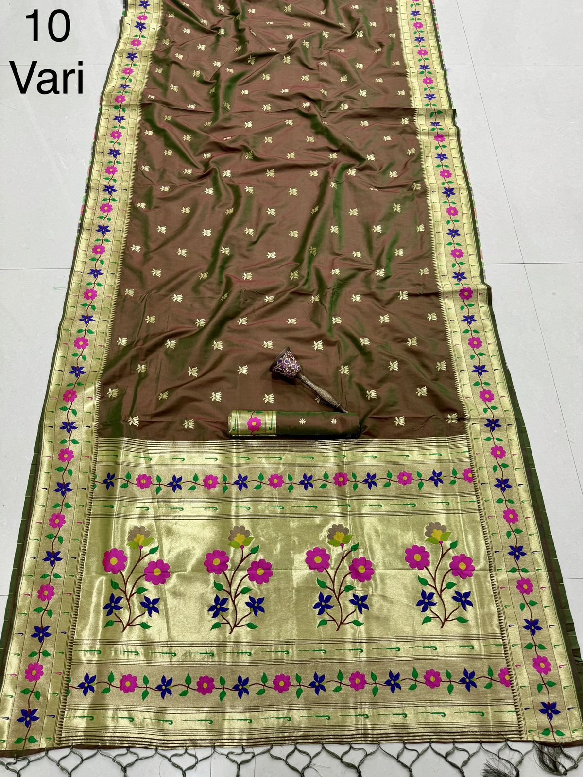 10 Vaar Flower Paithani Saree image 3