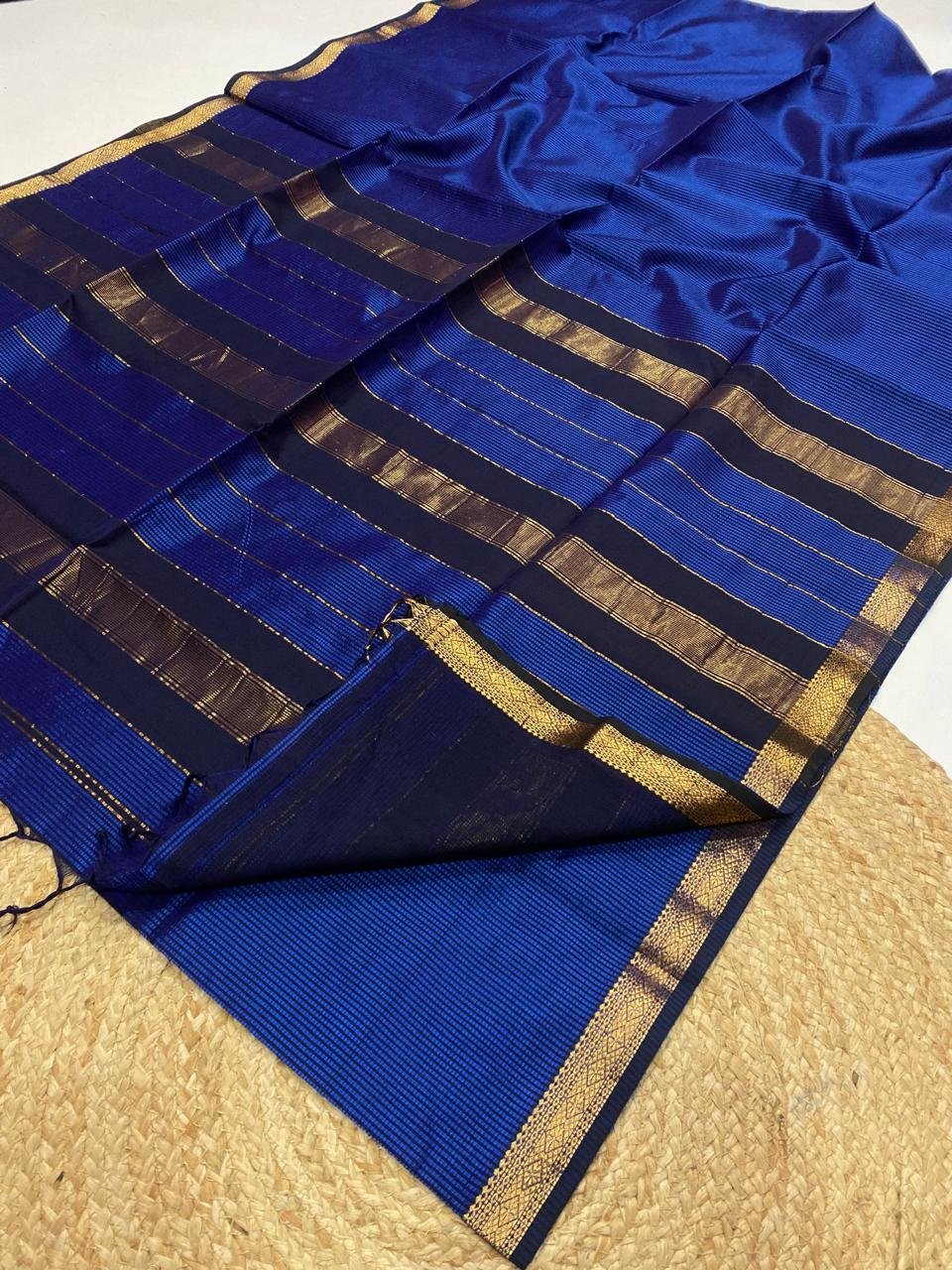 Traditional Maheshwari Handloom Garbh Reshami Saree image 9
