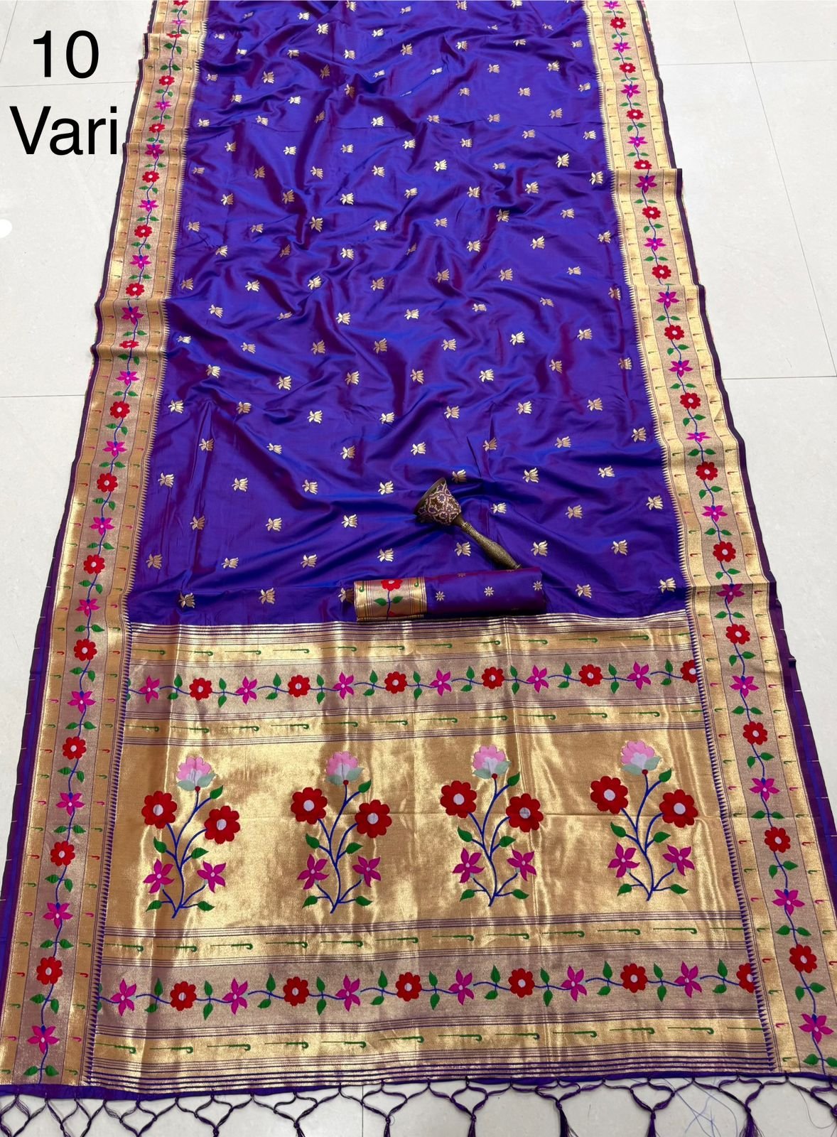 10 Vaar Flower Paithani Saree image 14