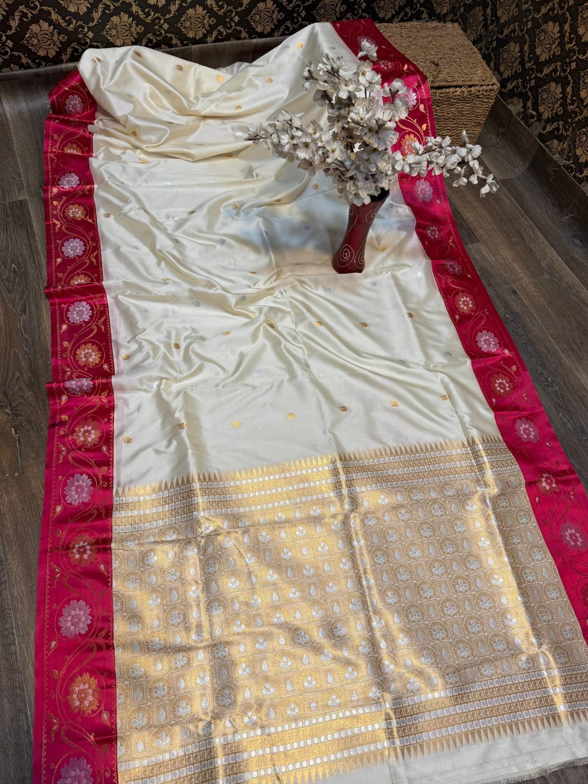 Flower Border Paithani image 14