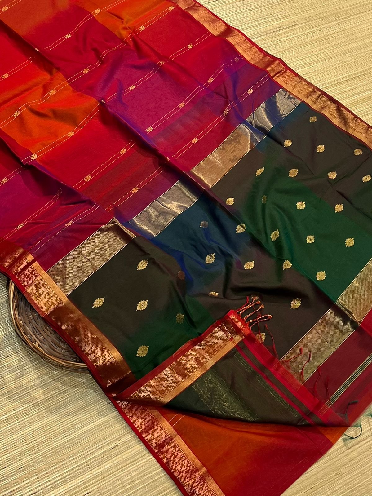 Pure Maheshwari Handloom Diamond Pallu Saree image 2