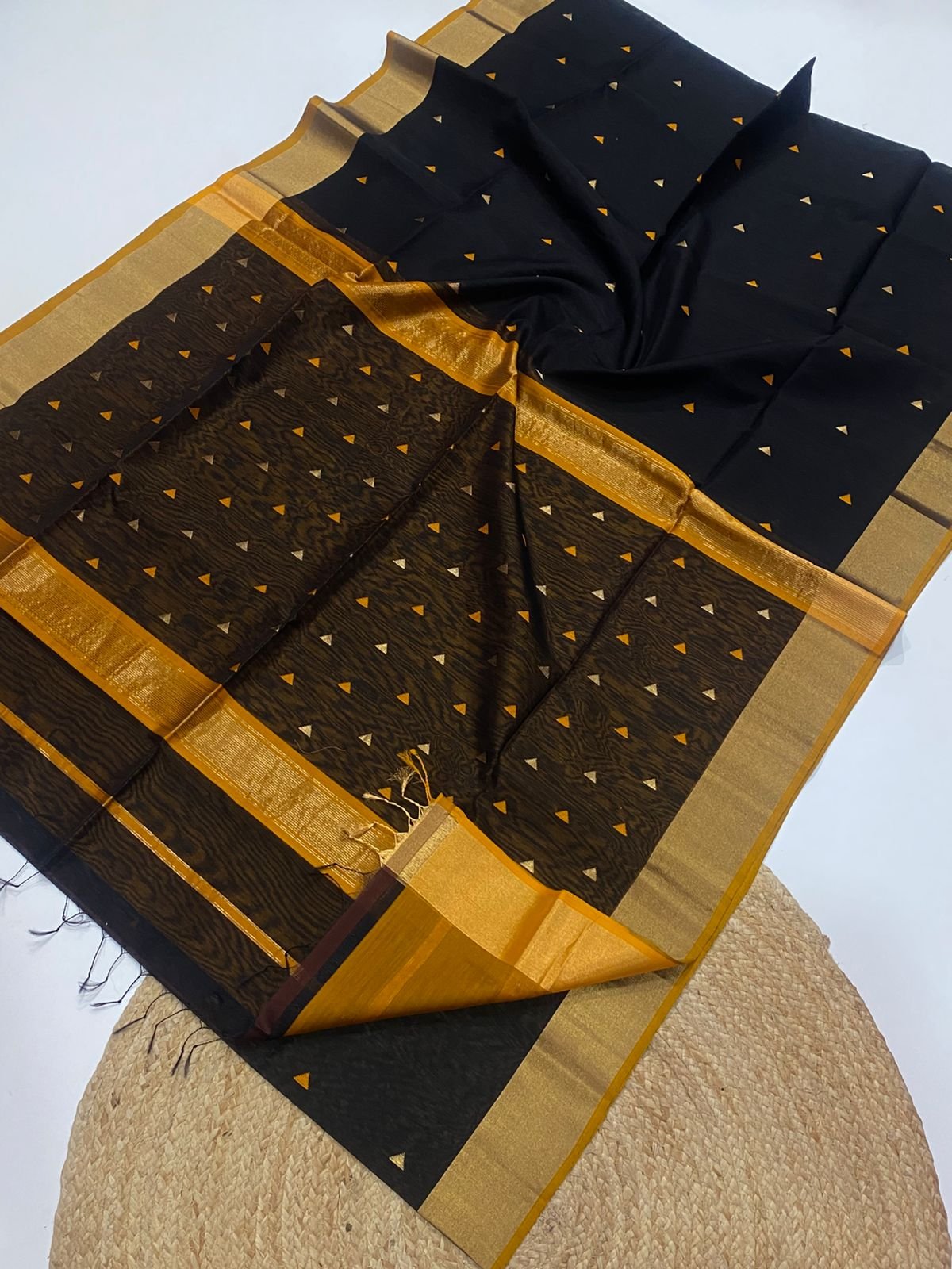 Maheshwari Triangle Butti image 11