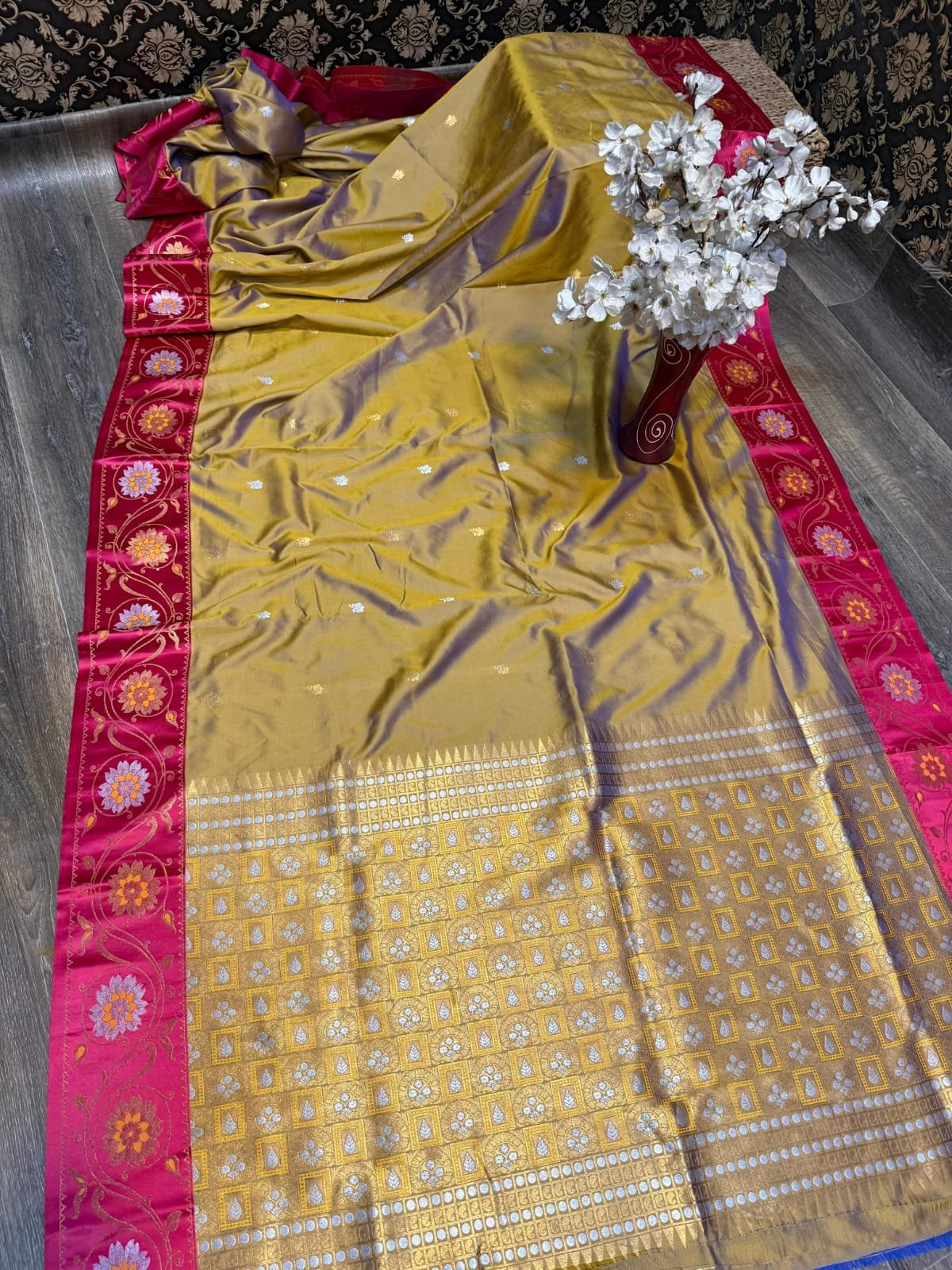 Flower Border Paithani image 5