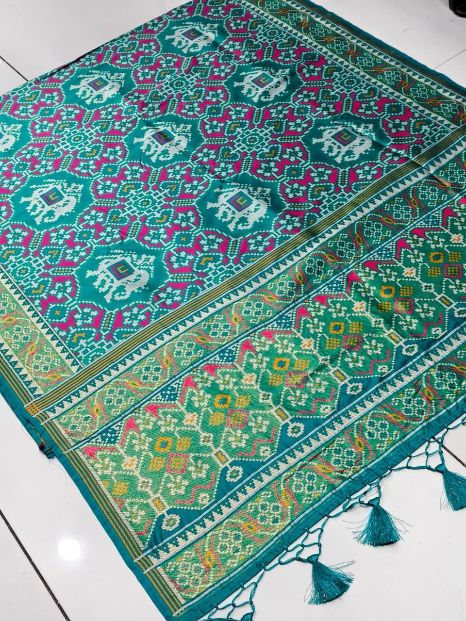 Moto Hathi Patan Patola Design image 3