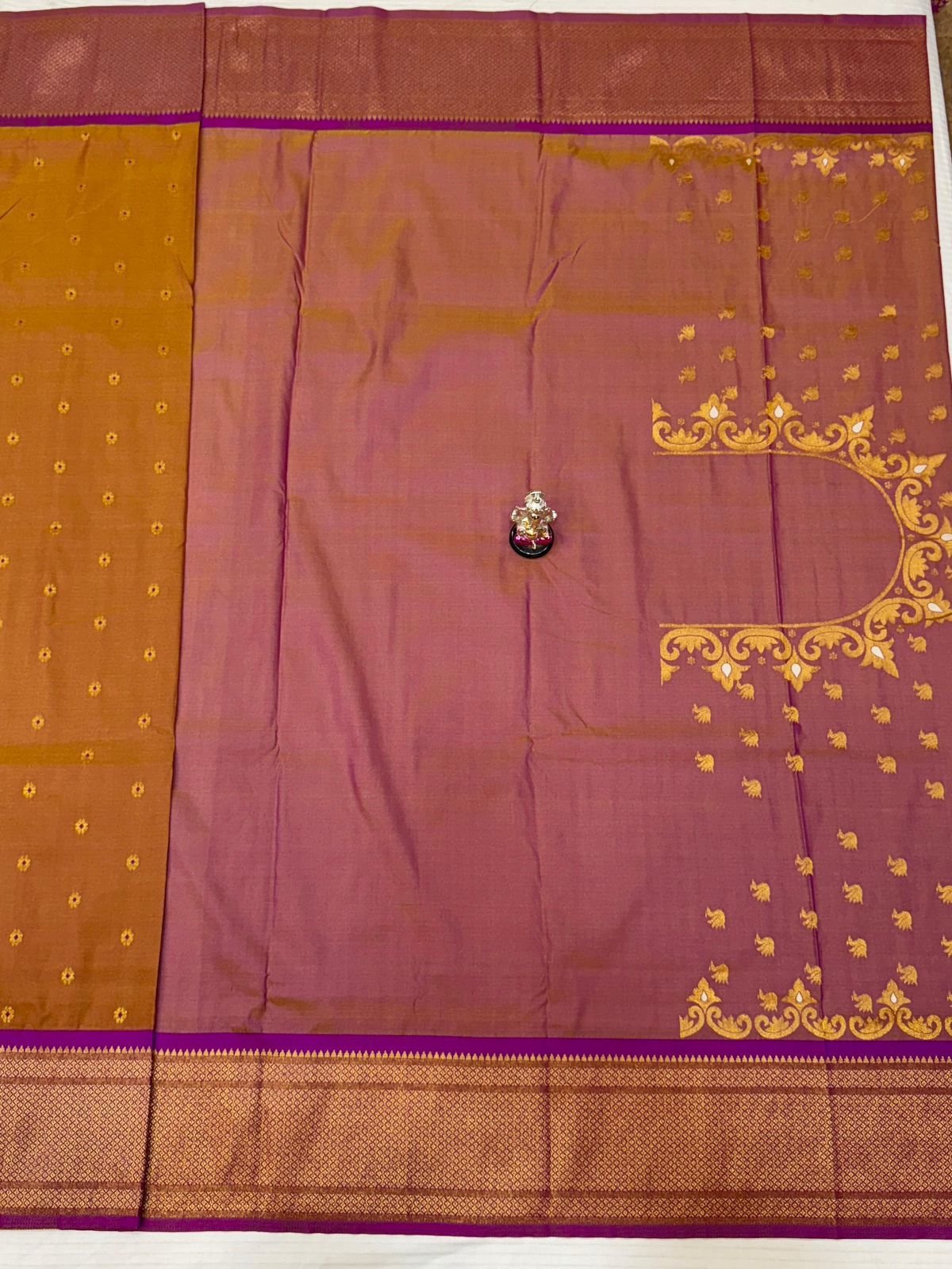 Beautiful Swan Pallu Paithani image 4