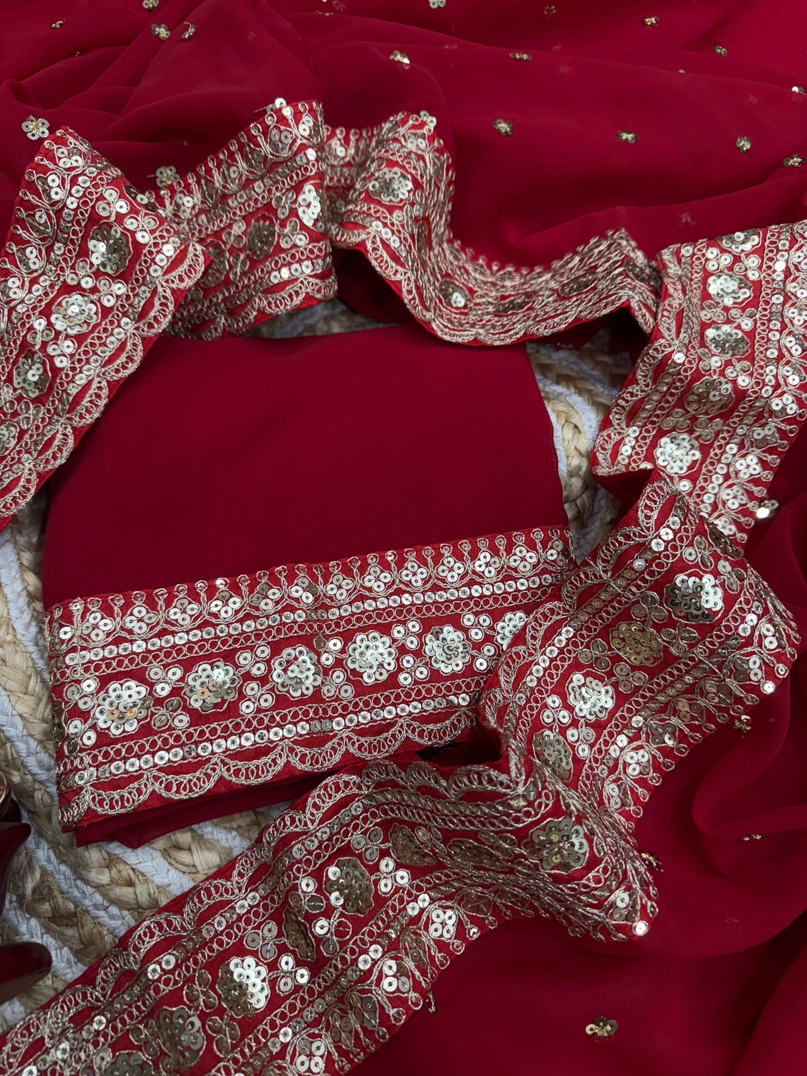 Georgette saree with heavy lace image 4
