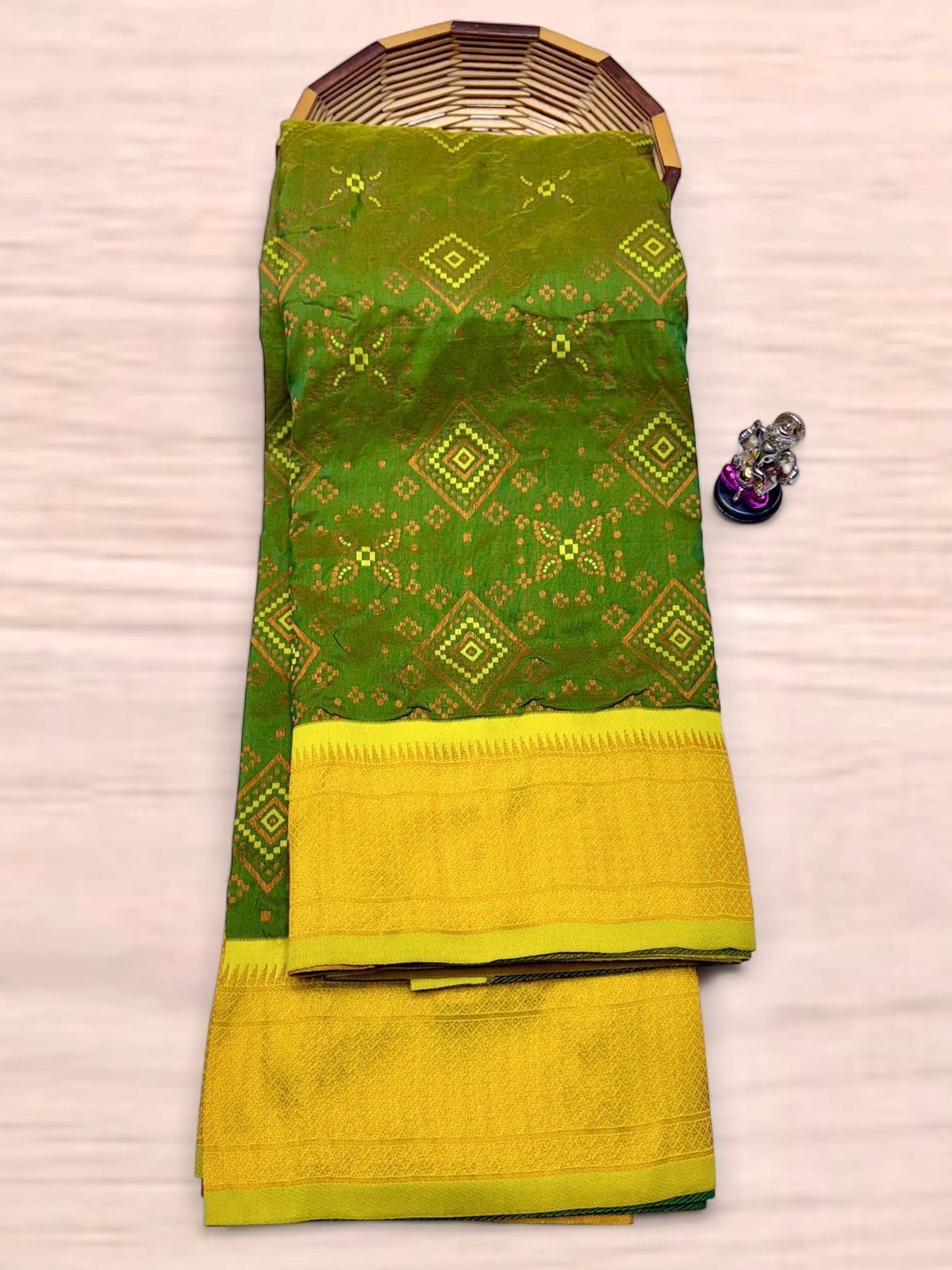 Yashika Bandhani Paithani image 14