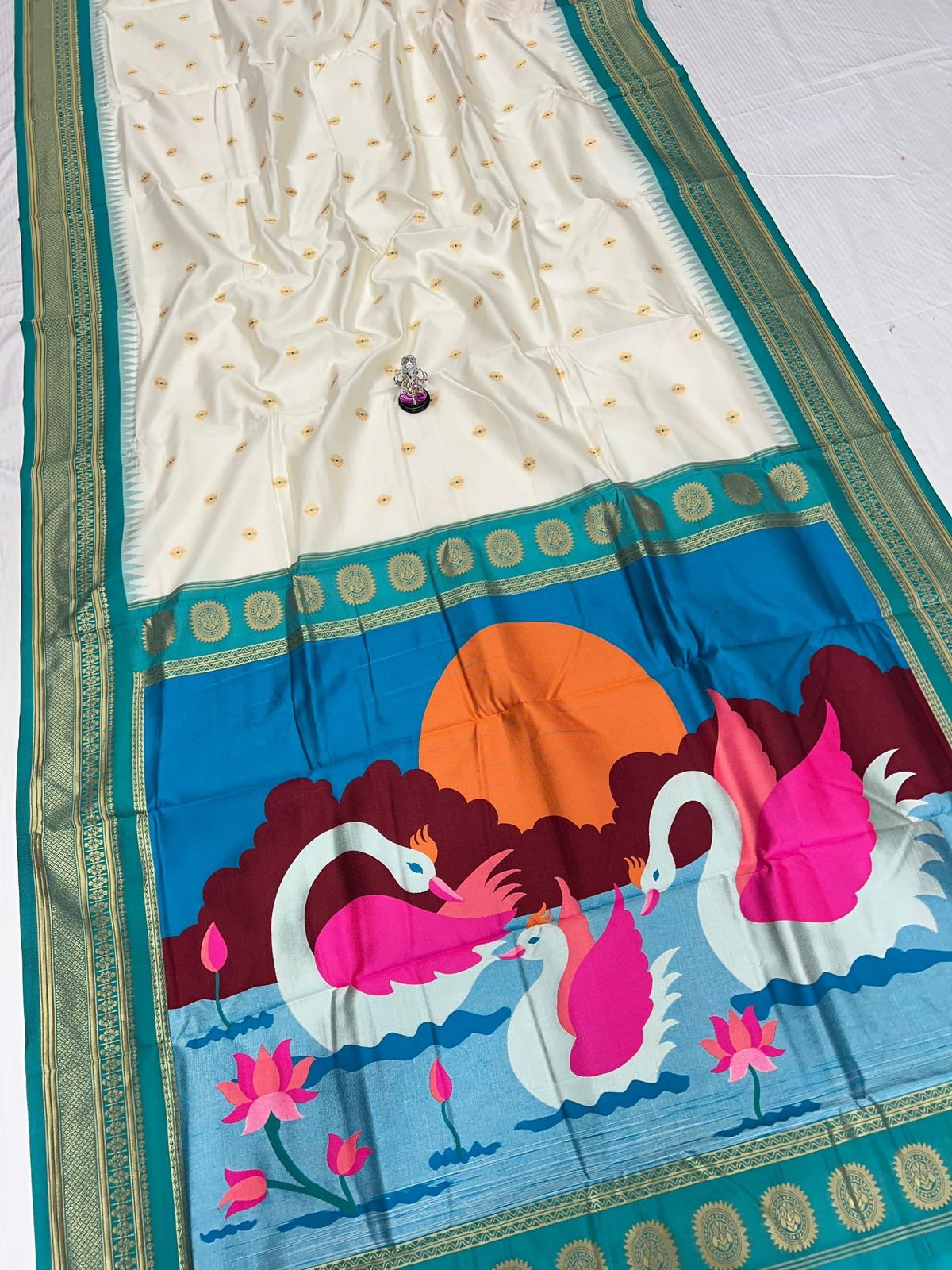 Aarya Fancy Pallu Kadiyal Paithani image 23
