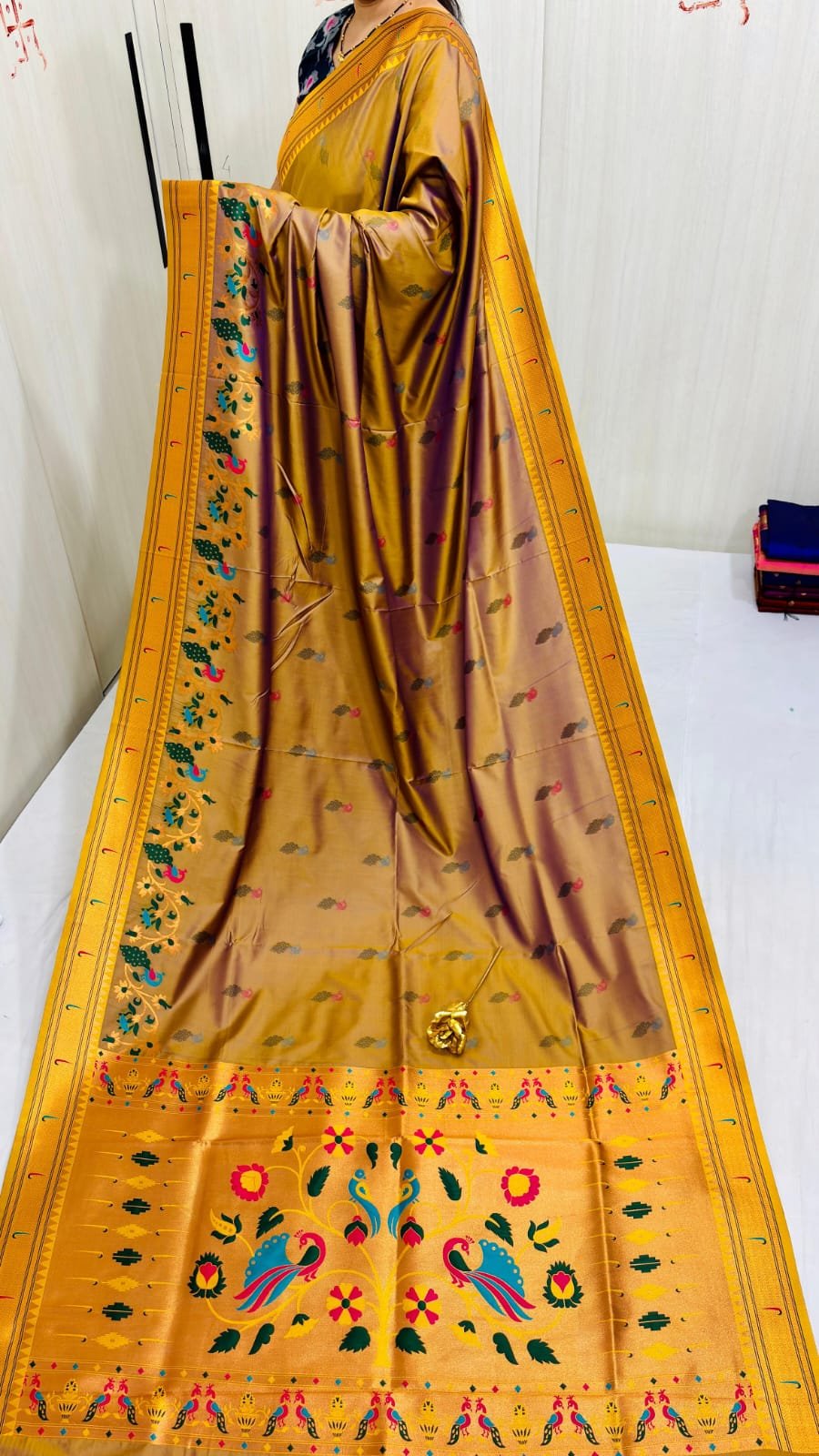 Dual Border Paithani image 4