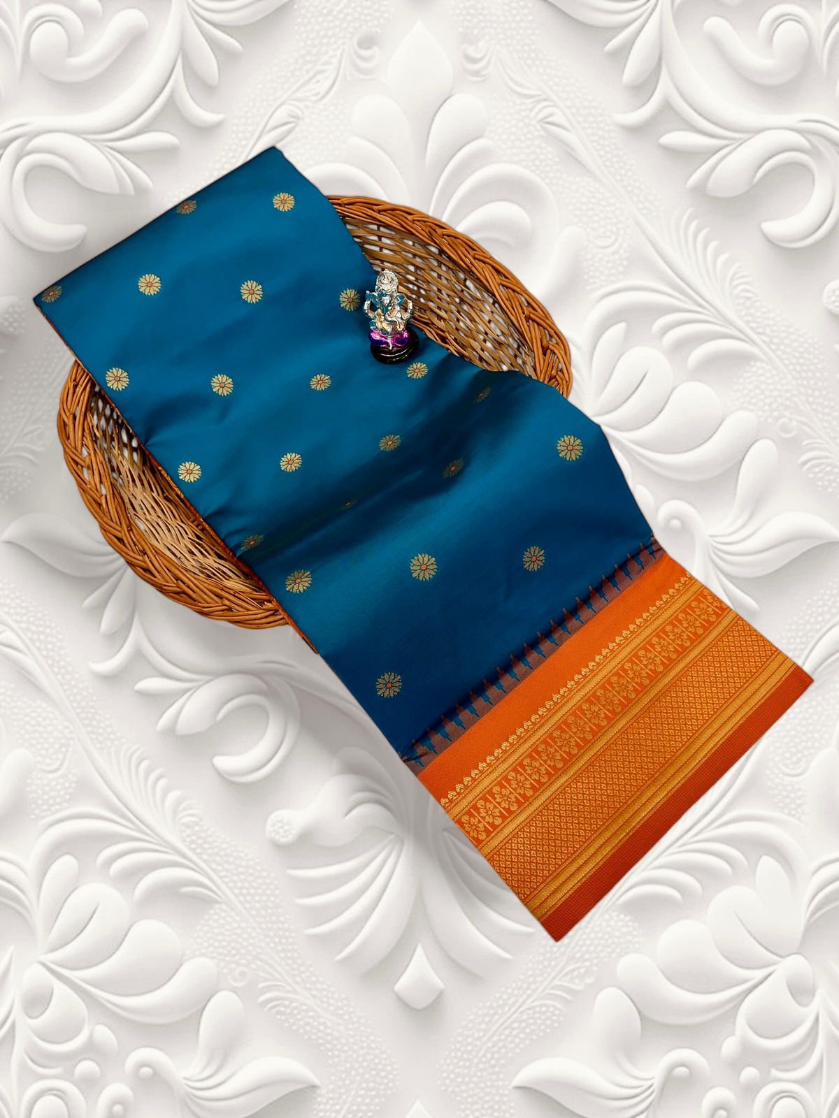 Aarya Fancy Pallu Kadiyal Paithani image 4