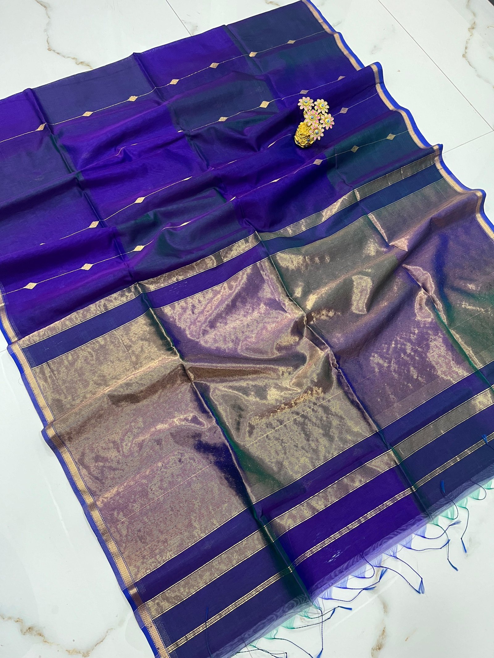 Maheshwari Handloom dual tone Shaded  Saree Small Butta image 6