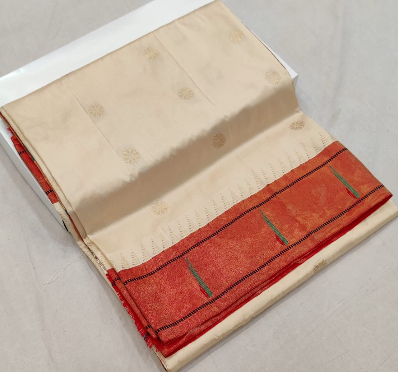 Muniya Paithani Pure Silk image 5