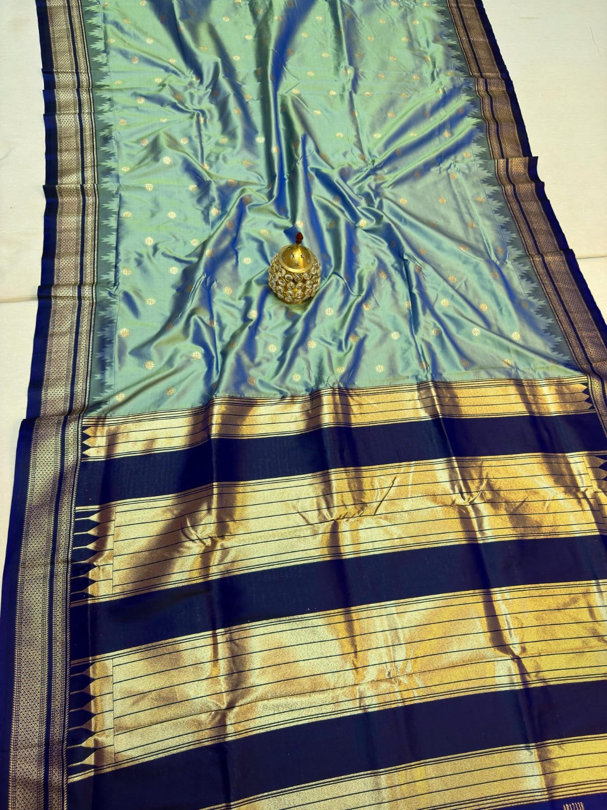 Traditional Erkal Paithani image 6