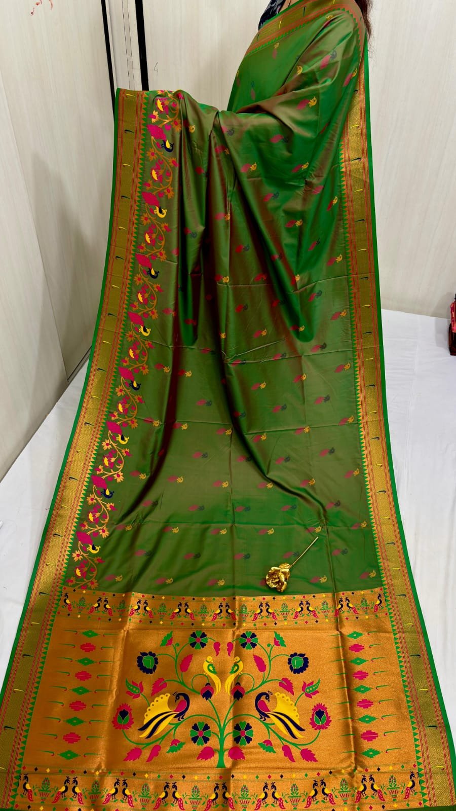 Dual Border Paithani image 5