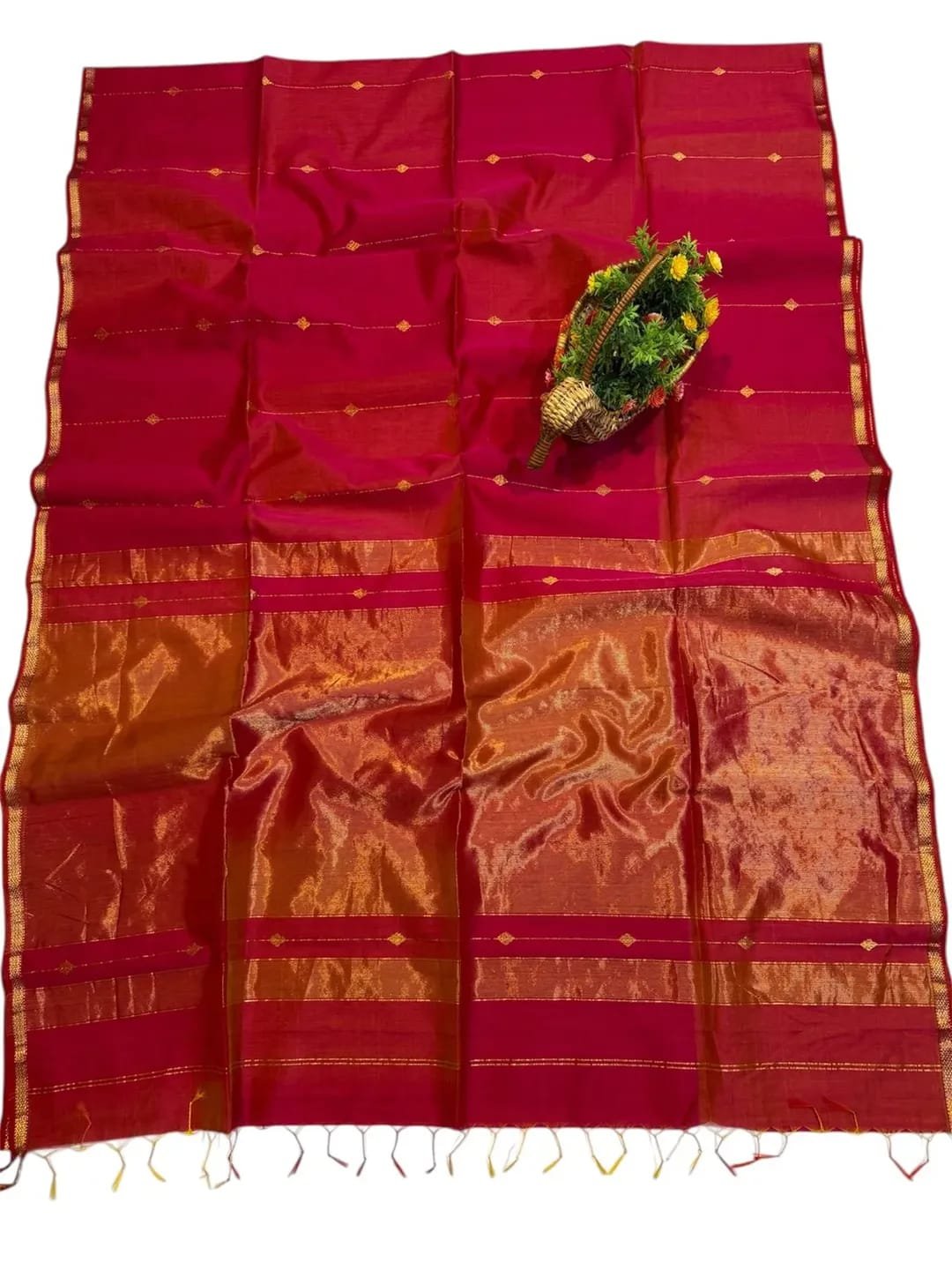 Maheshwari Handloom dual tone Shaded  Saree Small Butta image 11