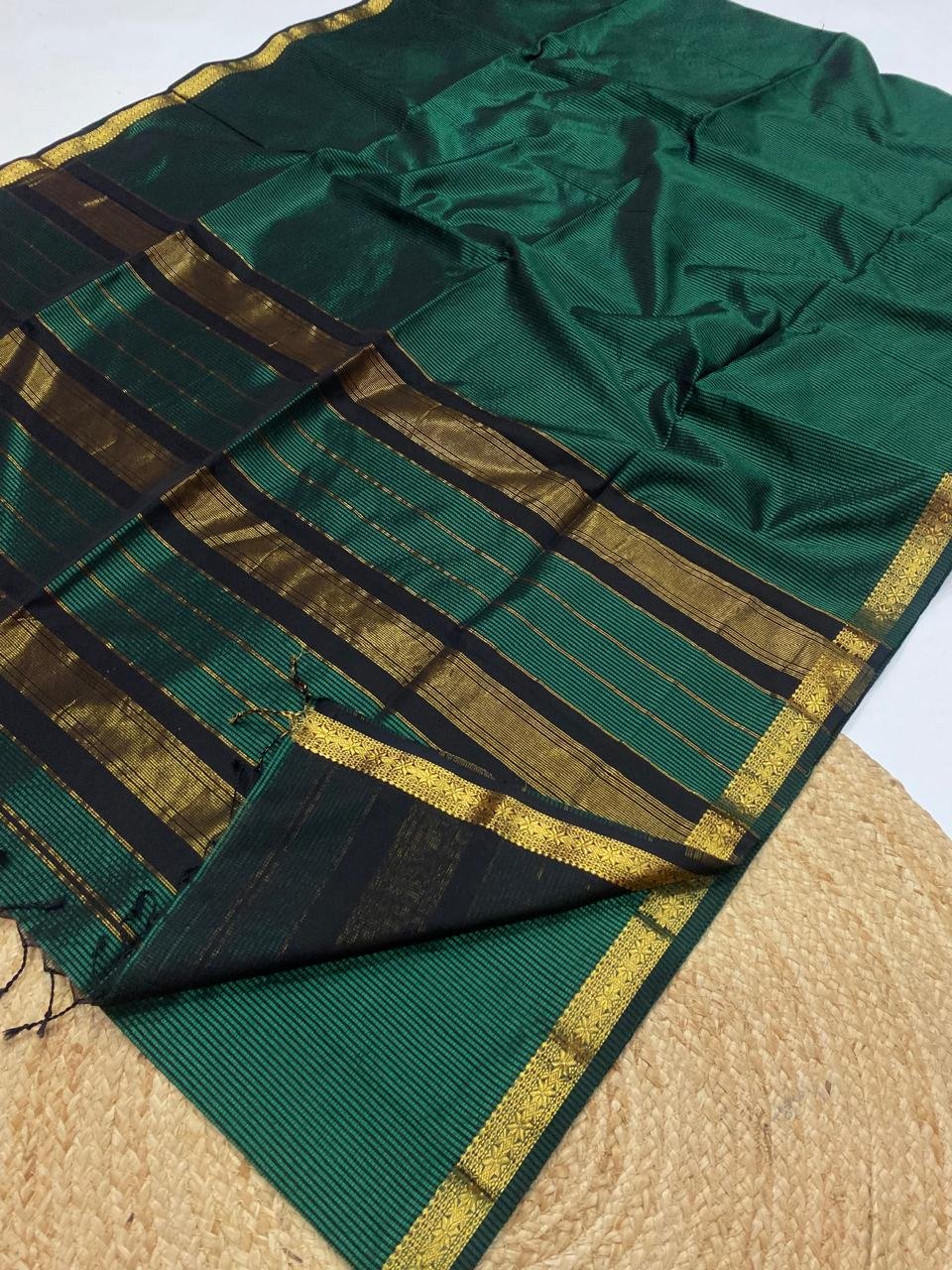 Traditional Maheshwari Handloom Garbh Reshami Saree image 3