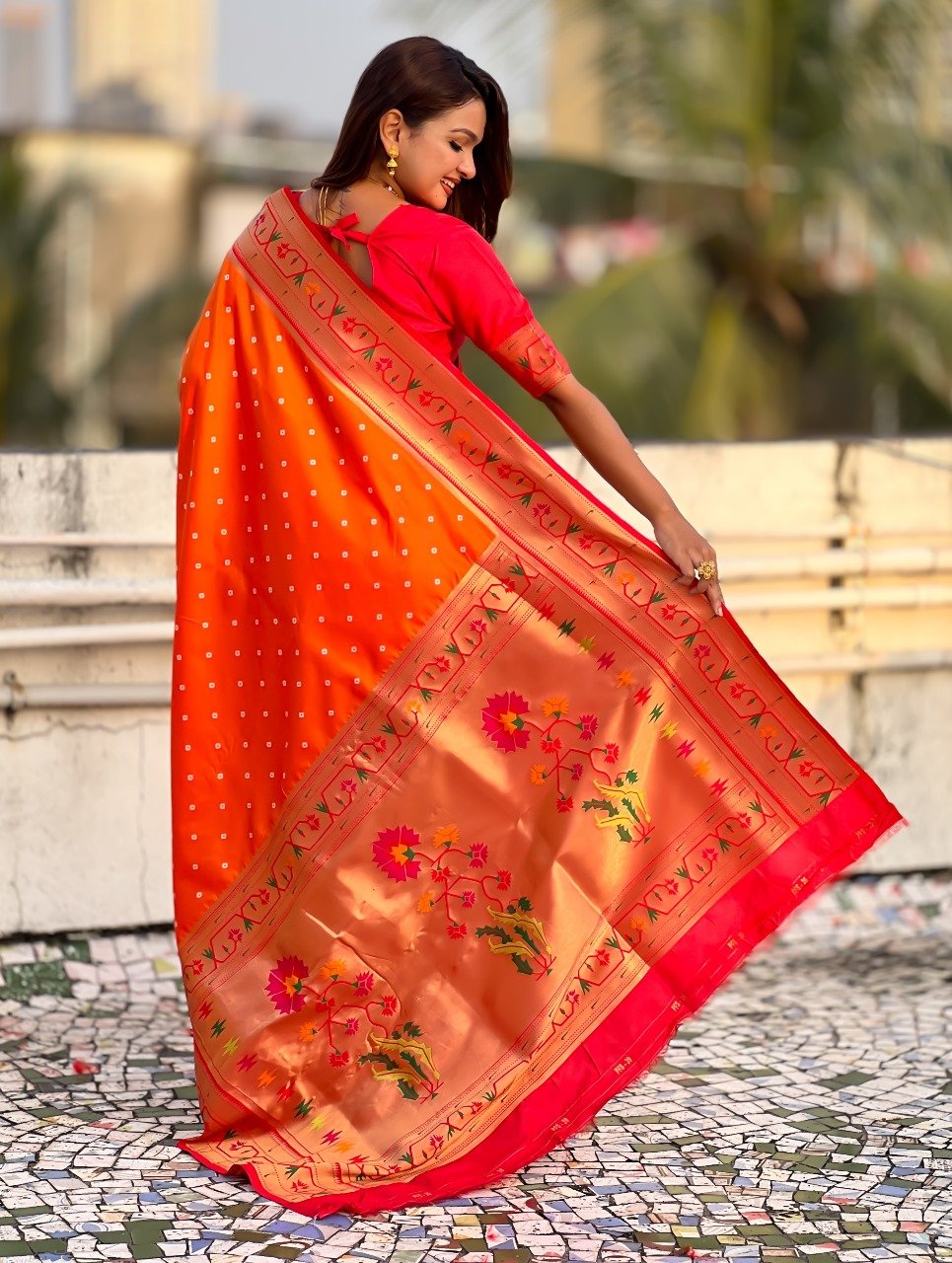 Bandhej Paithani image 7