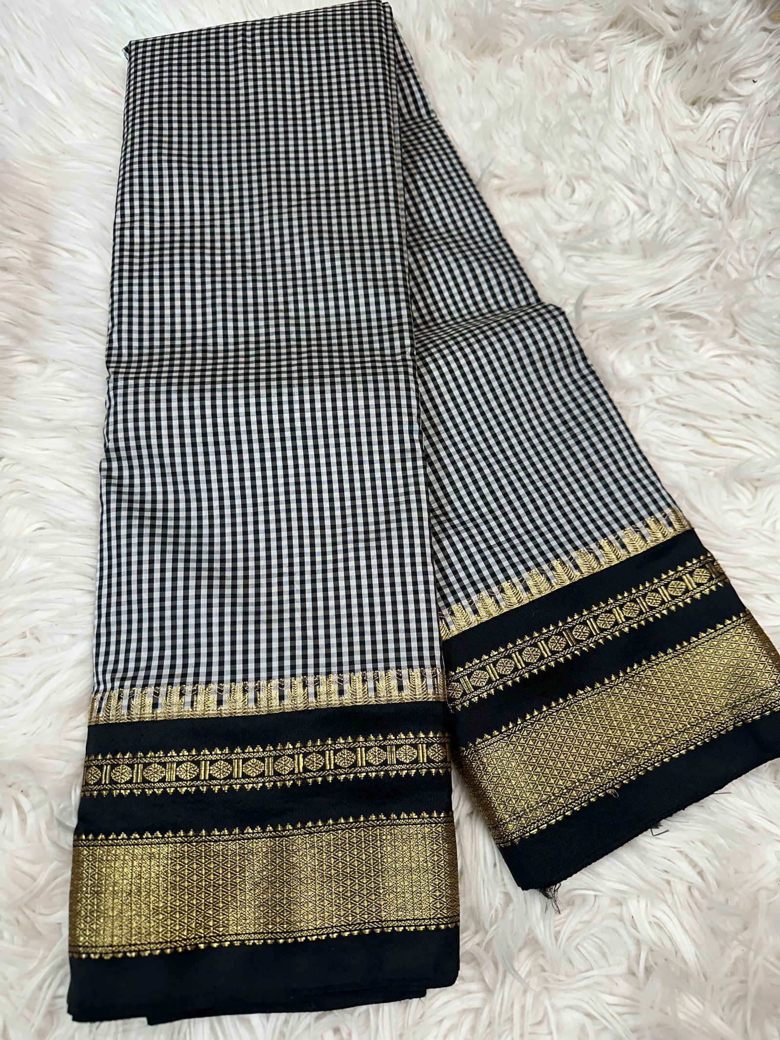 Ilkal Tum Tum Checks Saree image 6