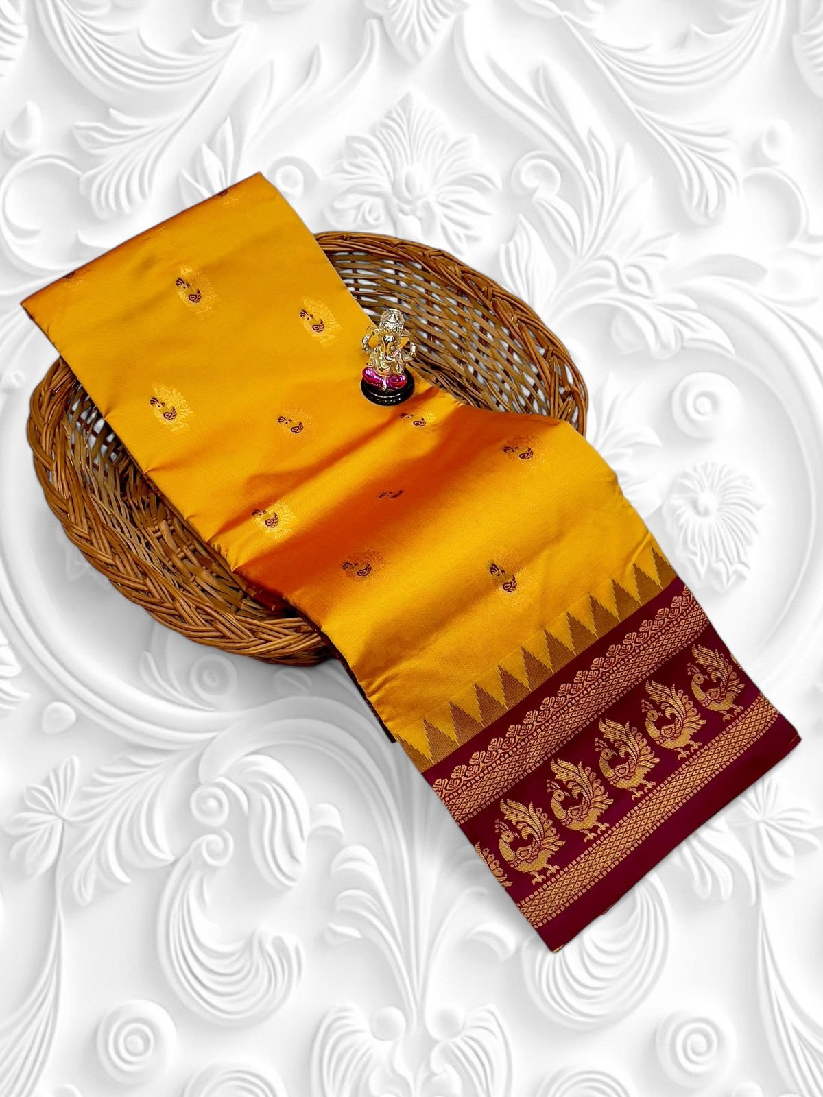 Shreyaa Gadwaal Paithani image 29