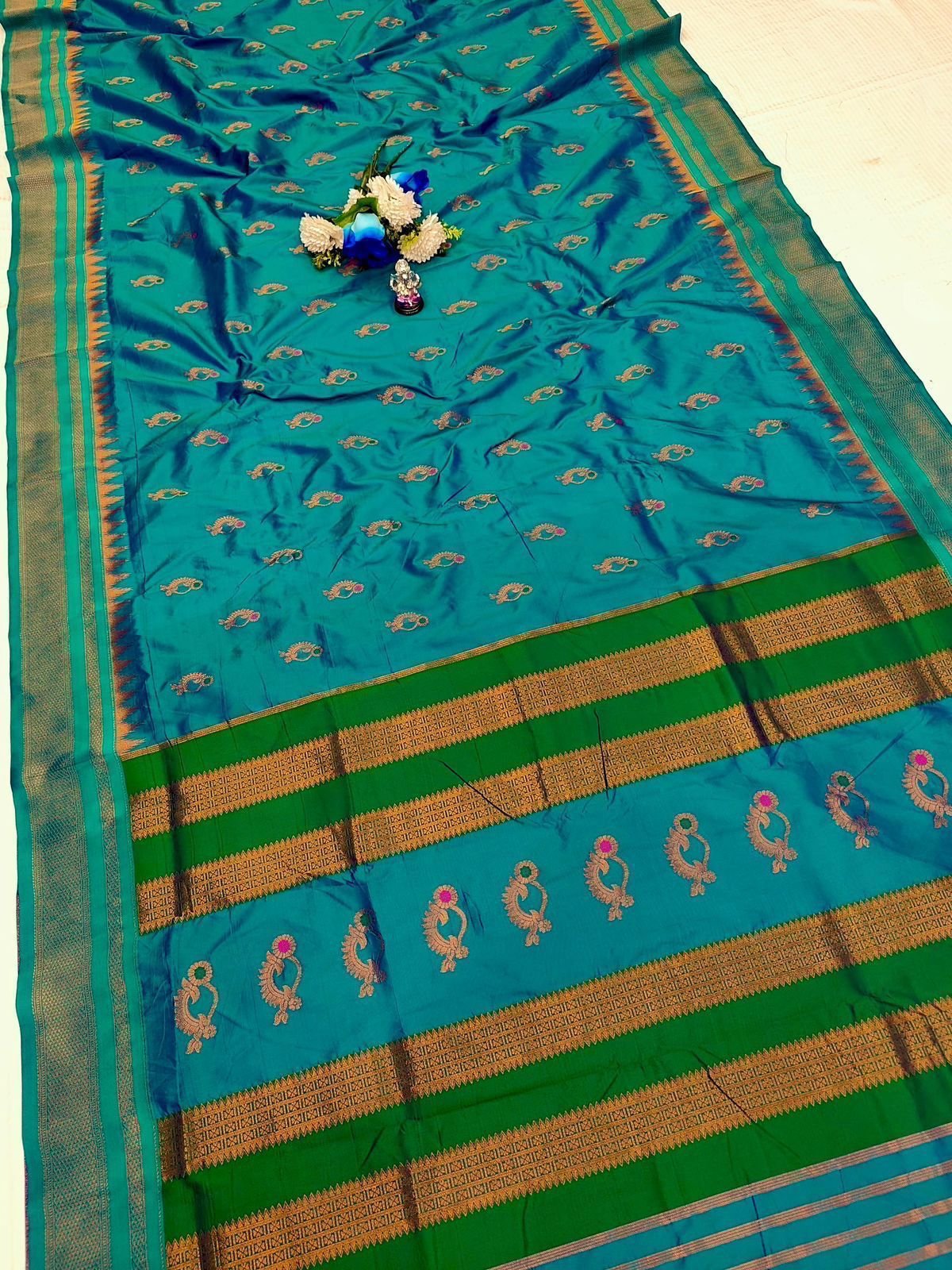 Payal Nath Irkal Paithani image 6