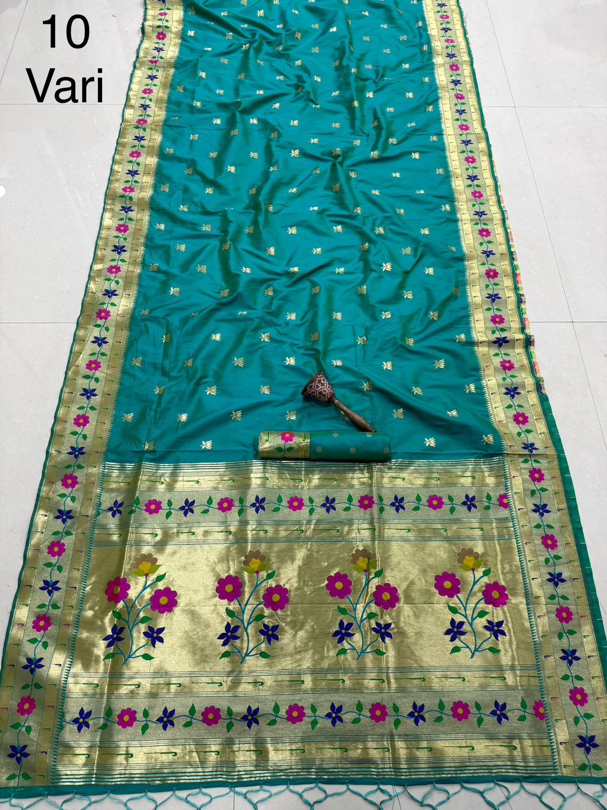 10 Vaar Flower Paithani Saree image 4