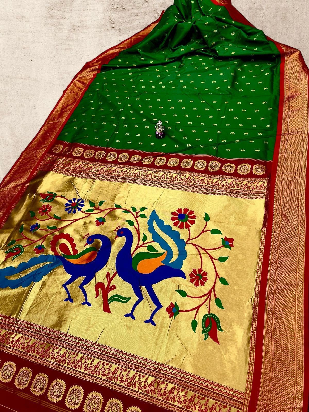 9 Vaar Twin peacock image 4