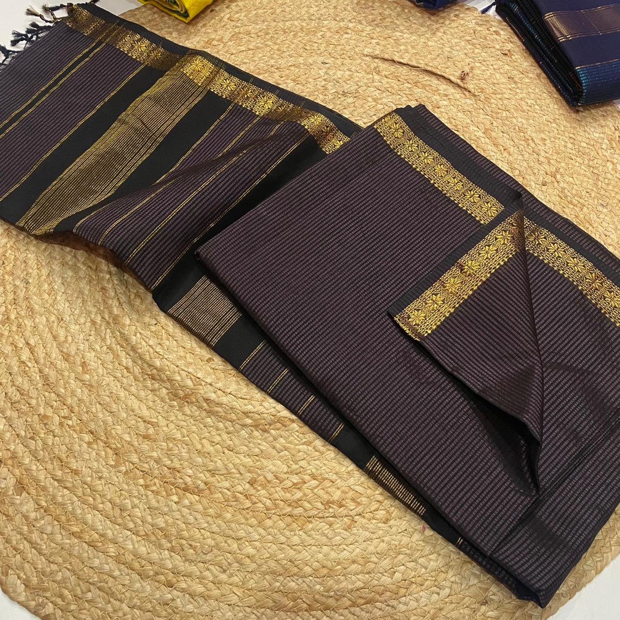 Traditional Maheshwari Handloom Garbh Reshami Saree image 12