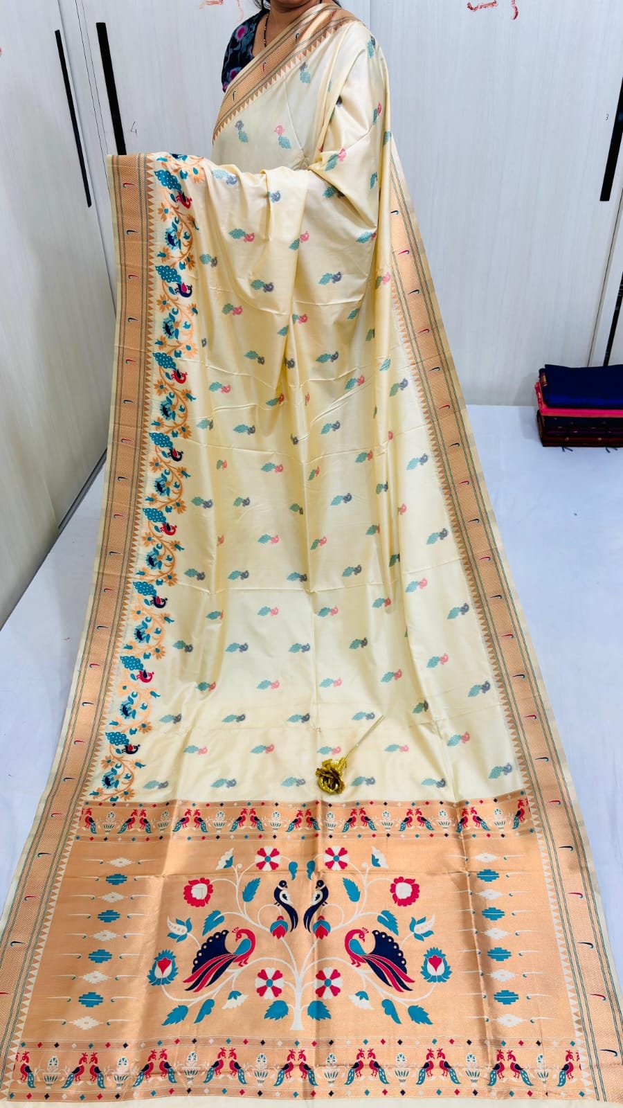 Dual Border Paithani image 8