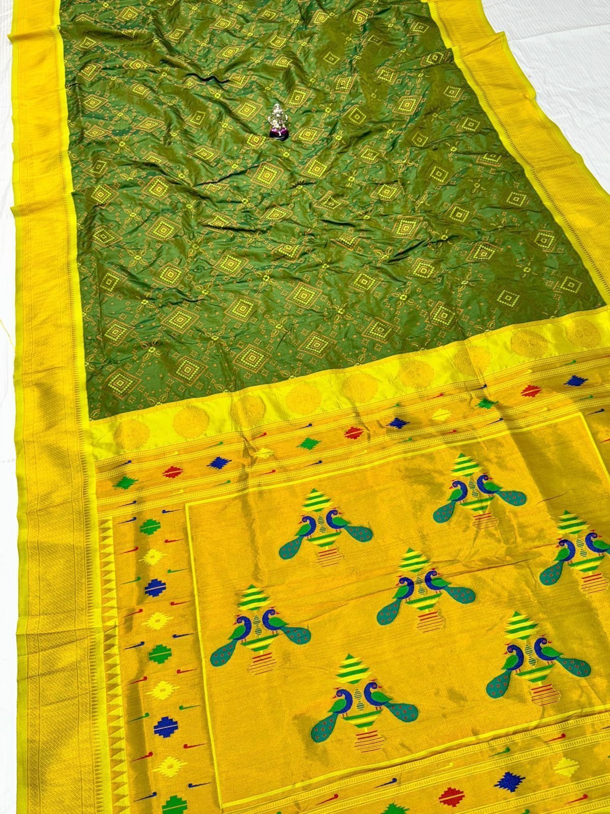 Yashika Bandhani Paithani image 15