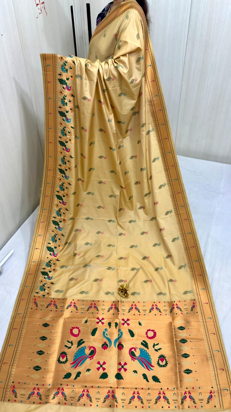 Dual Border Paithani image 3