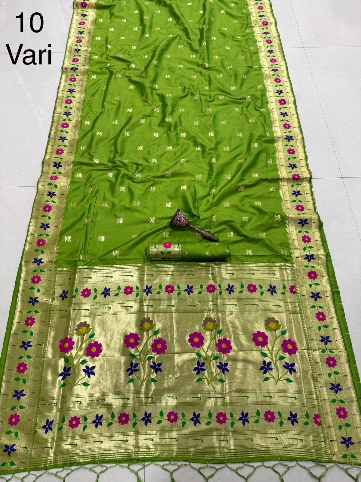 10 Vaar Flower Paithani Saree image 11