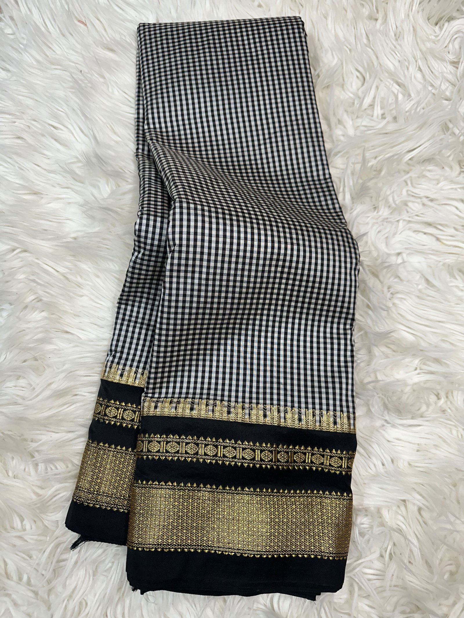 Ilkal Tum Tum Checks Saree image 5
