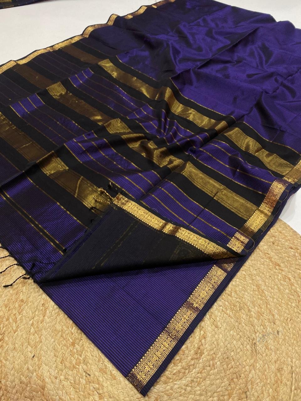 Traditional Maheshwari Handloom Garbh Reshami Saree image 11