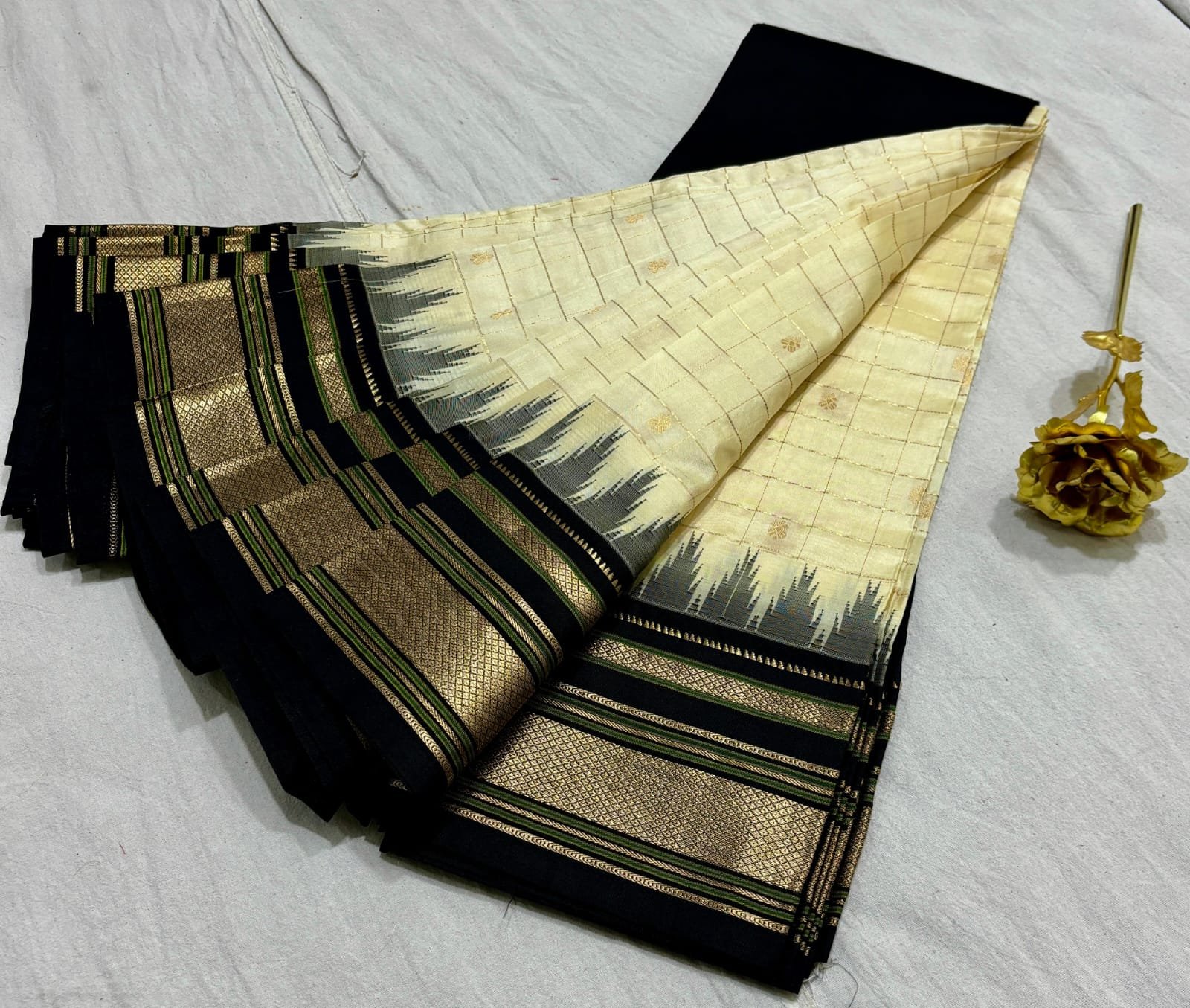 Temple Checks Irkal Pure Silk Saree image 2