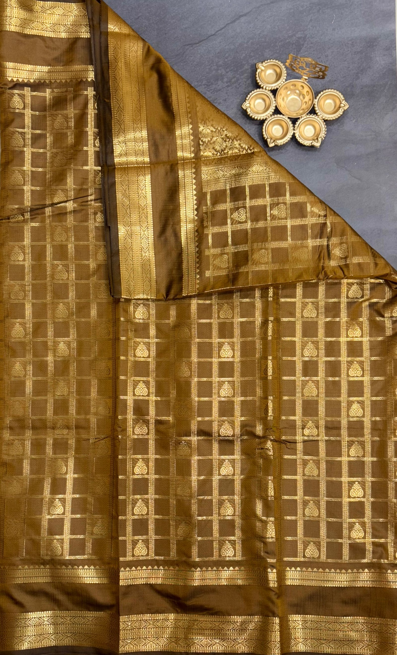 Semi Silk Checks Saree image 2