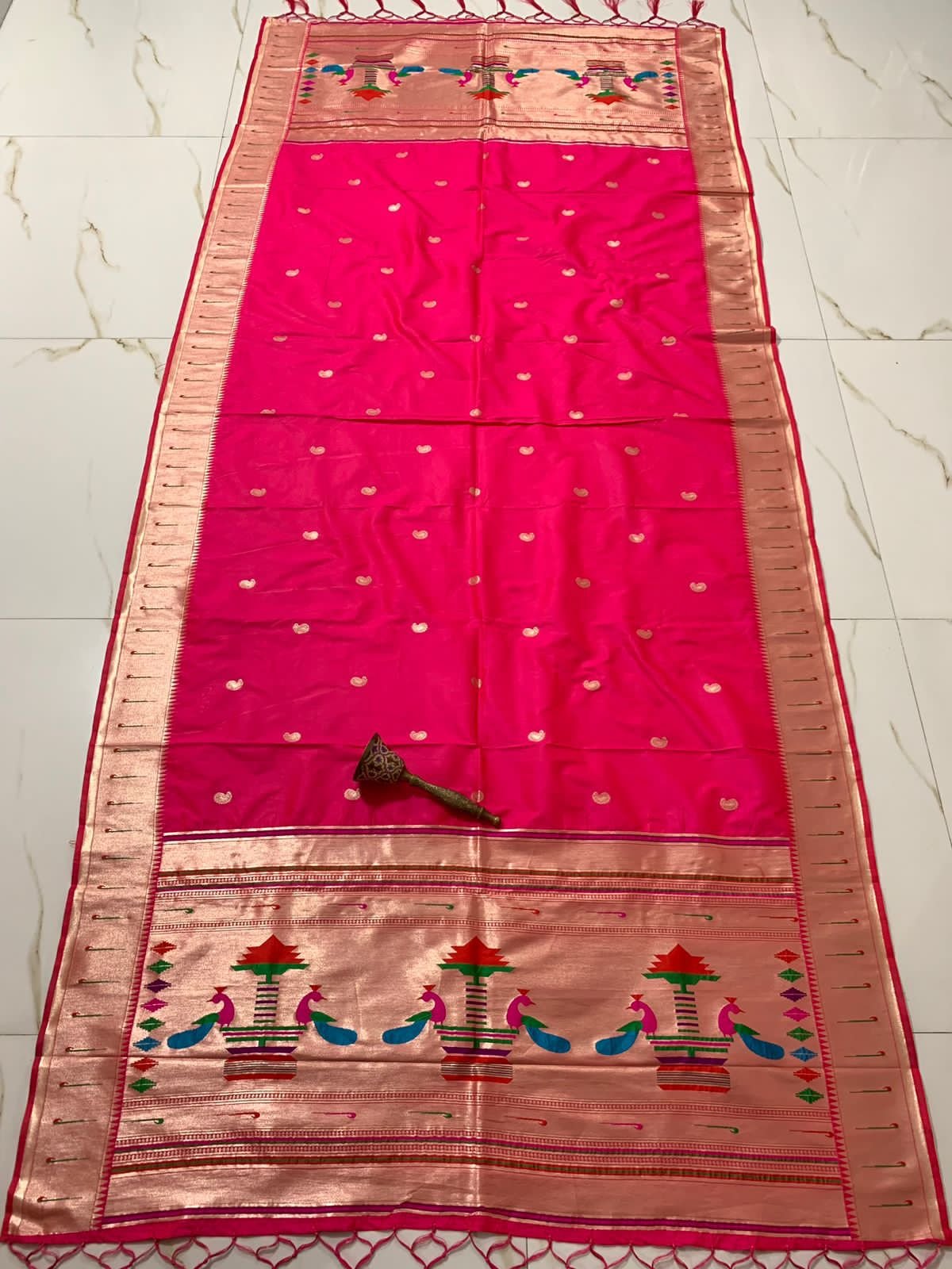 Munya Border Mango Butti Dupatta image 4