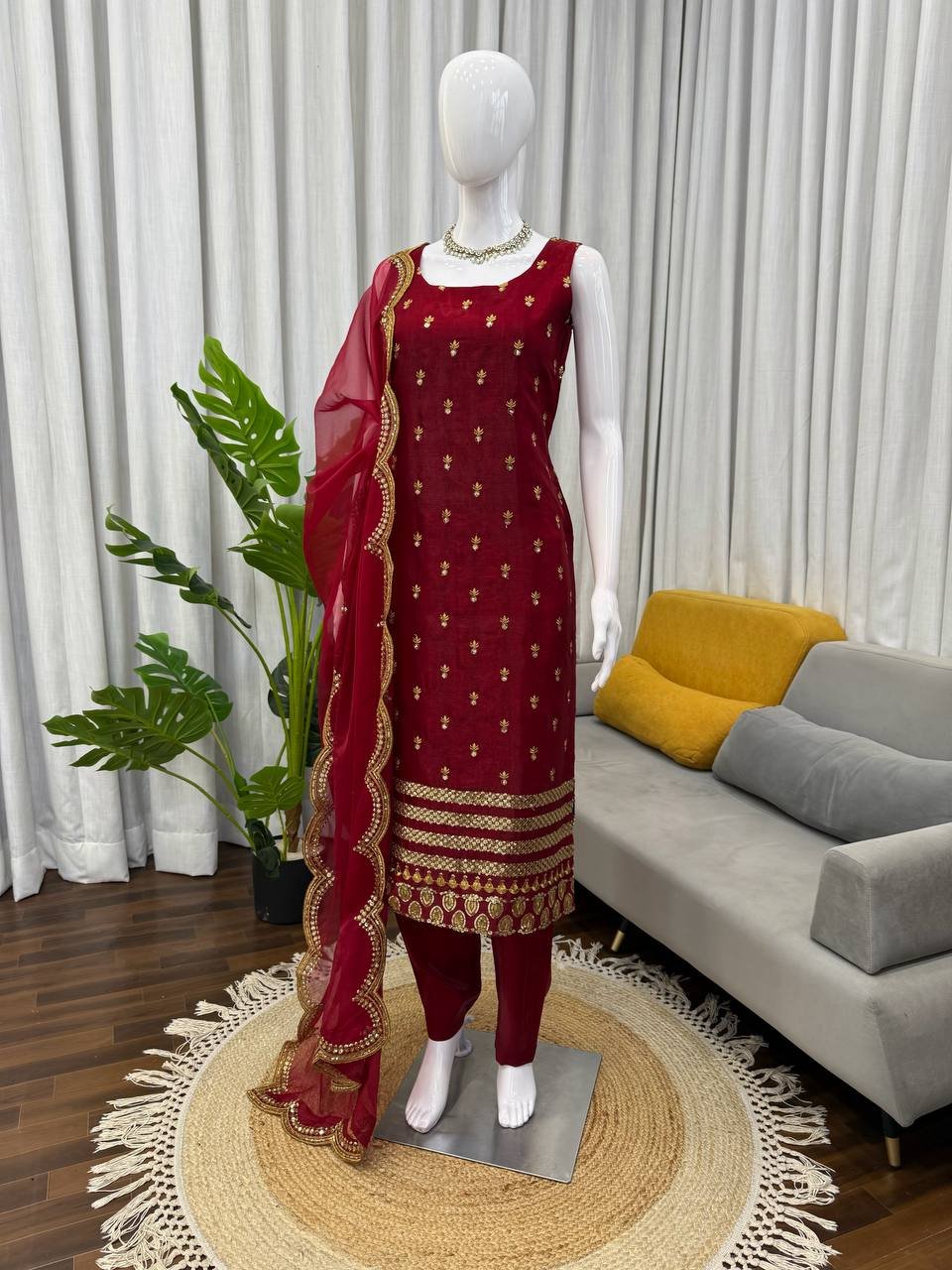 Roman Glasss Suit Set image 4