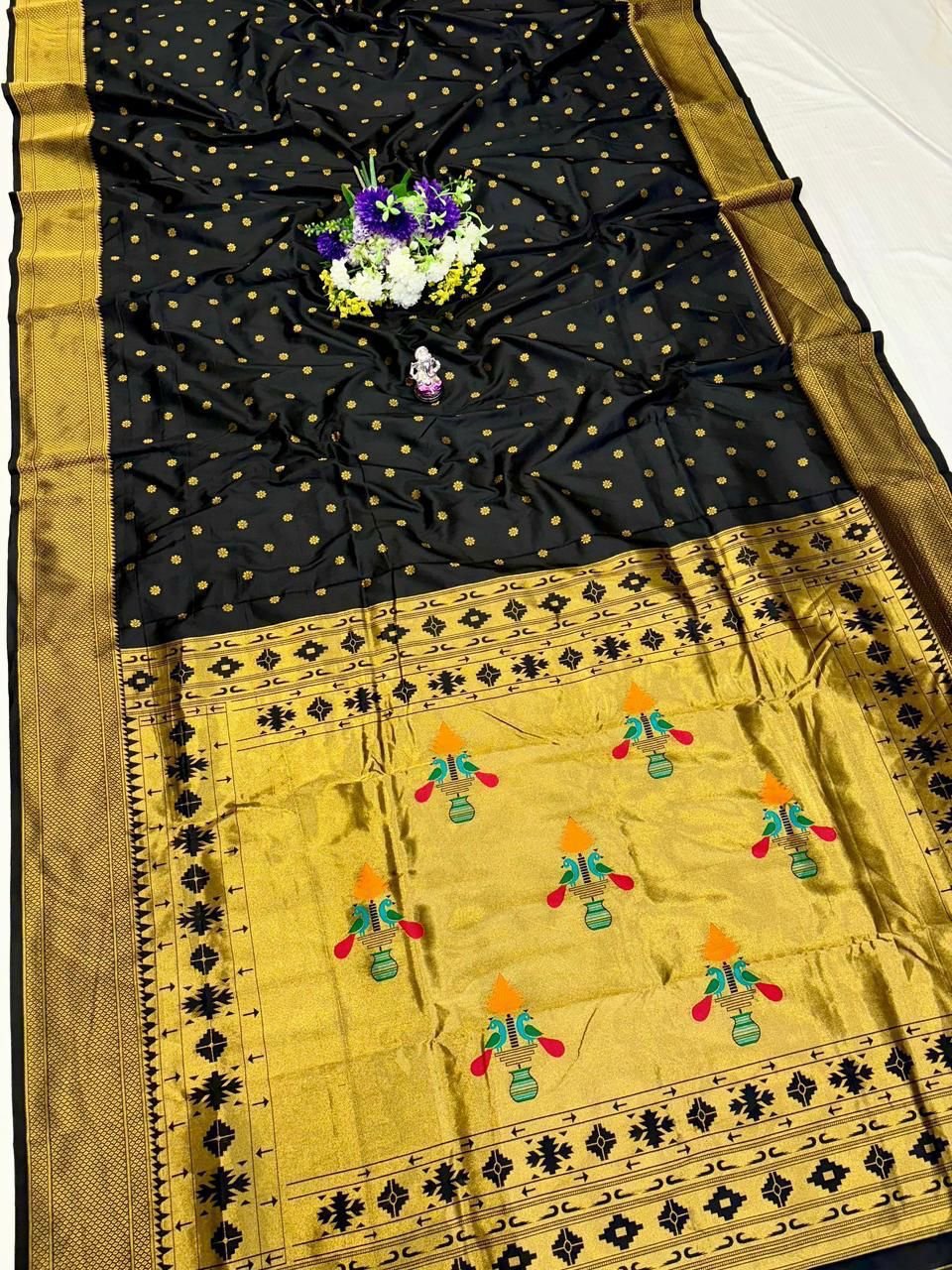Yeola Kalanjali Double Pallu Paithani image 14