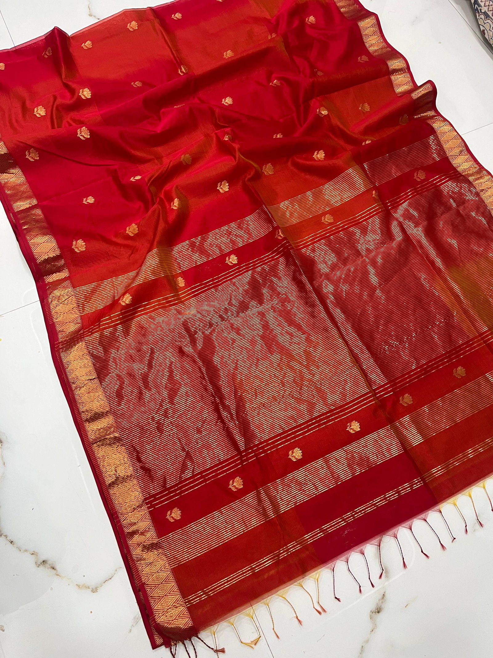 Dual Tone Maheshwari Handloom Golden Zari Lotus Flower Design image 10