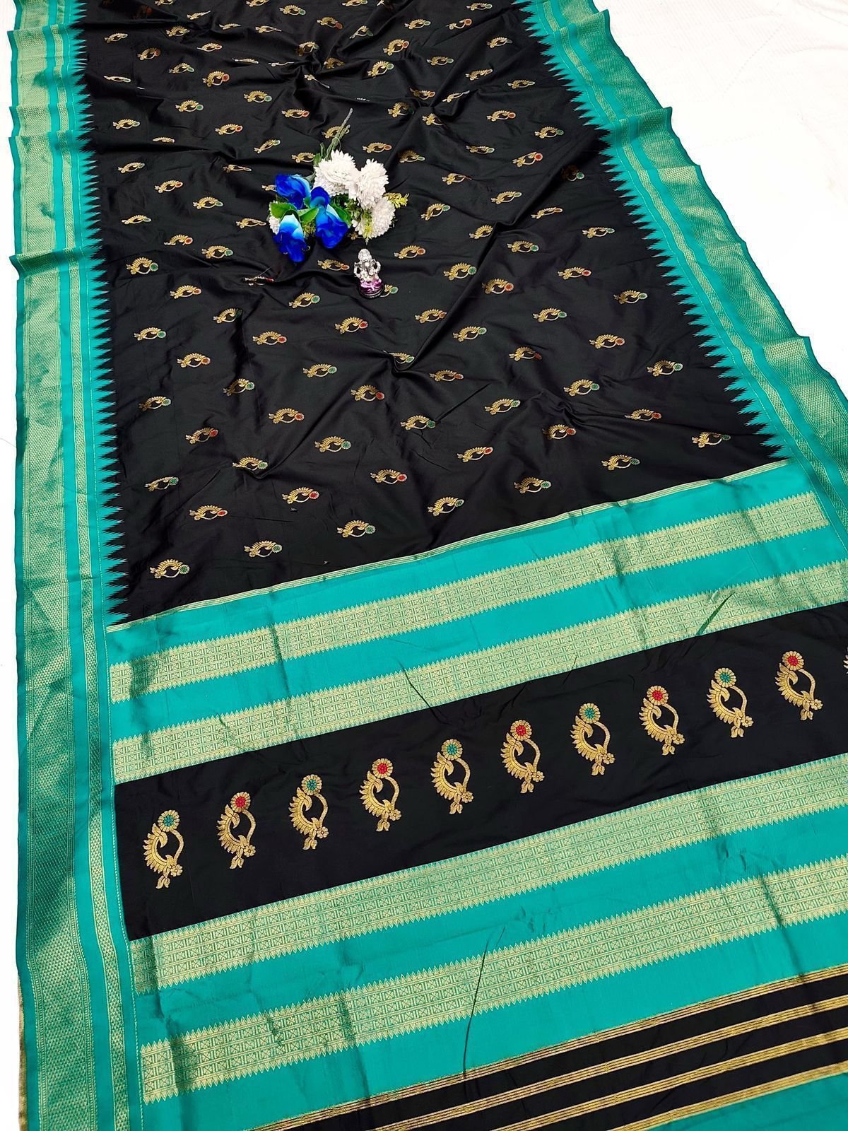 Payal Nath Irkal Paithani image 2