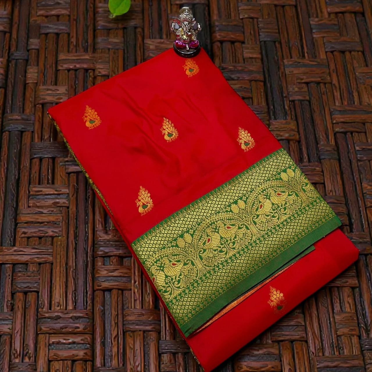 Dagina Peshwai Paithani image 26