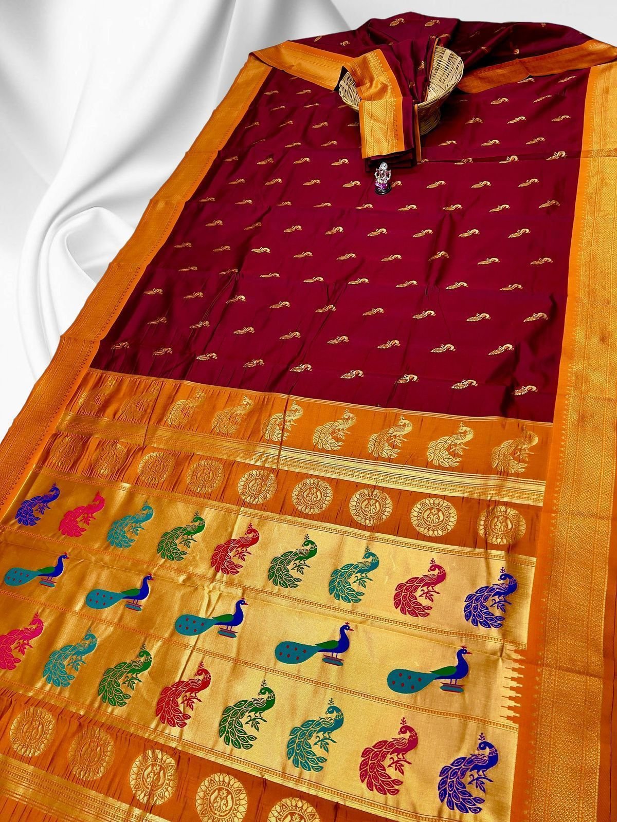 Ridhima Kadiyal Paithani image 12