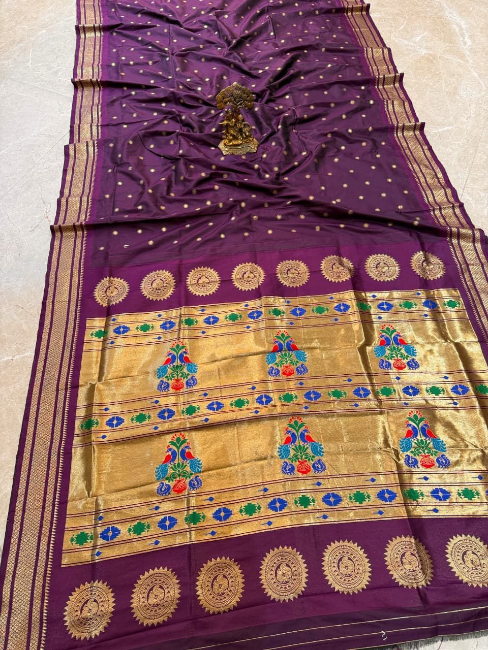 Traditional Maharani Paithani image 5