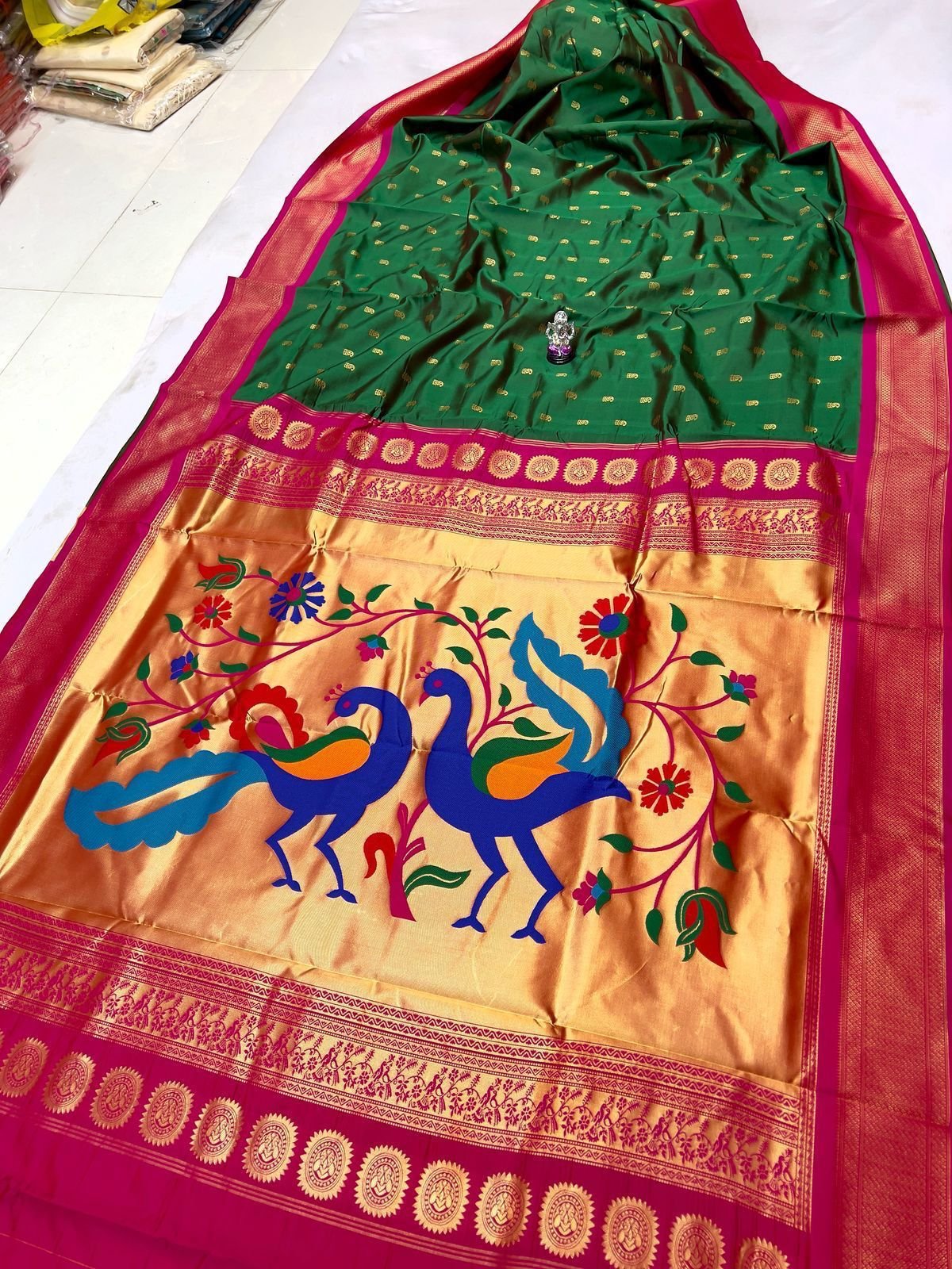 9 Vaar Twin peacock image 3
