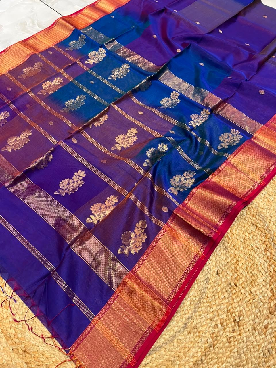 Pure Handloom Maheshwari Three Lines Saree image 6