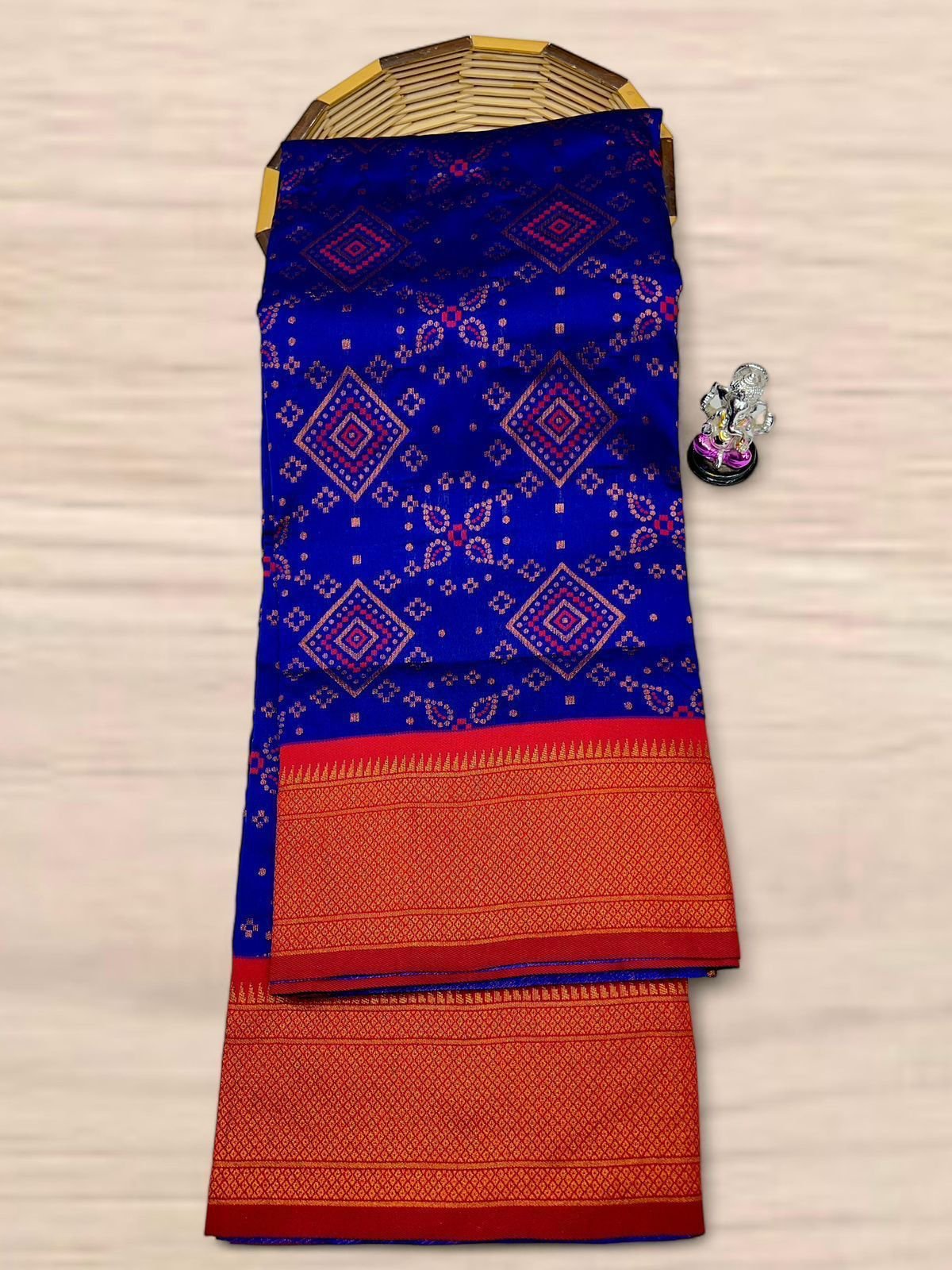 Yashika Bandhani Paithani image 20