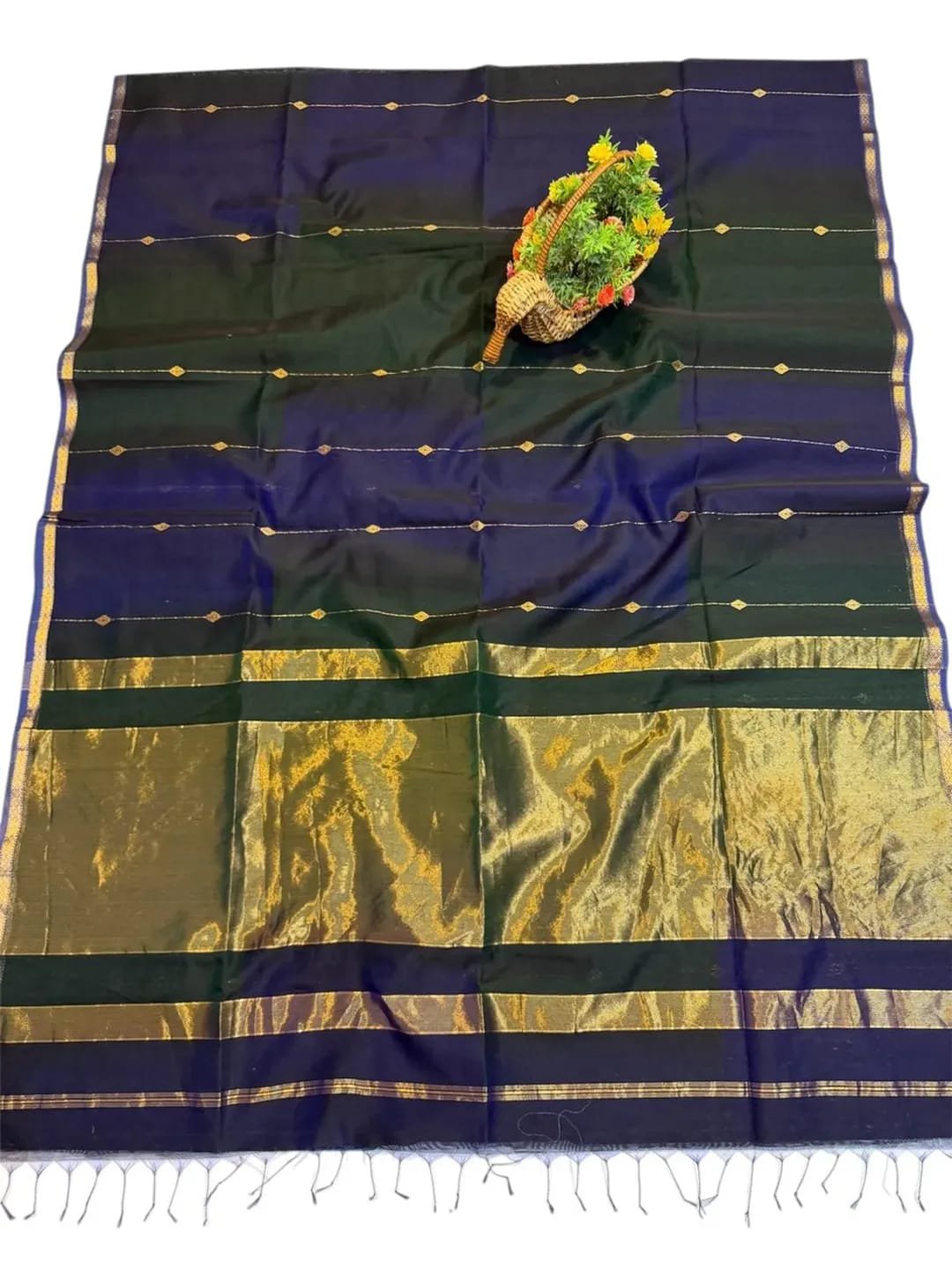 Maheshwari Handloom dual tone Shaded  Saree Small Butta image 9